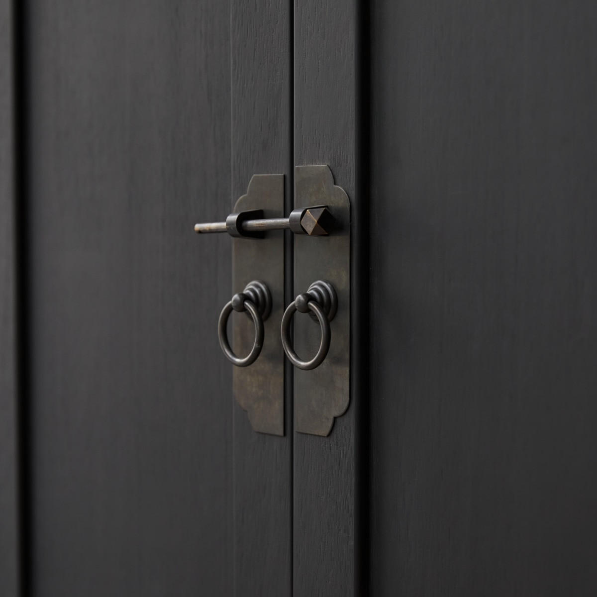 ANRICHTE Thaki Black Schwarz aus Pinie - Schwarz, Holz (80/100/40cm) - Tikamoon