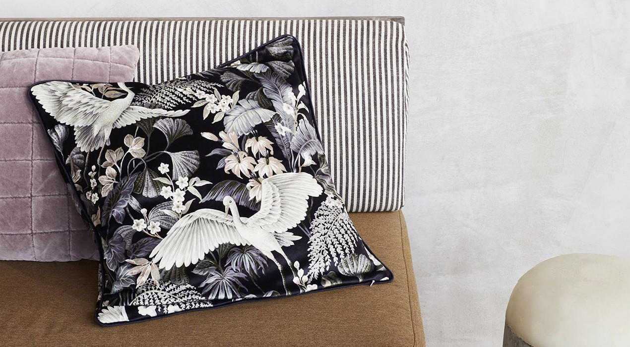 Černobílý polštář