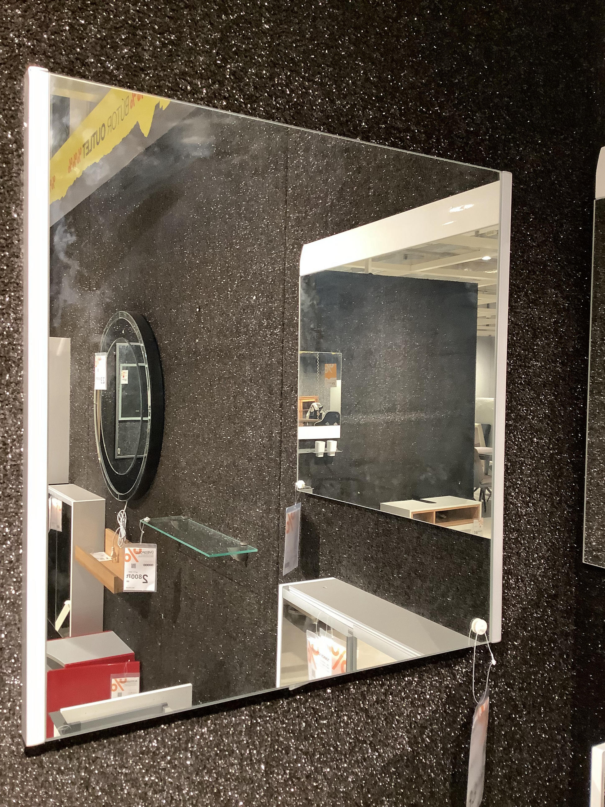 FÜRDŐSZOBATÜKÖR-BUDAÖRS OUTLET - Xora