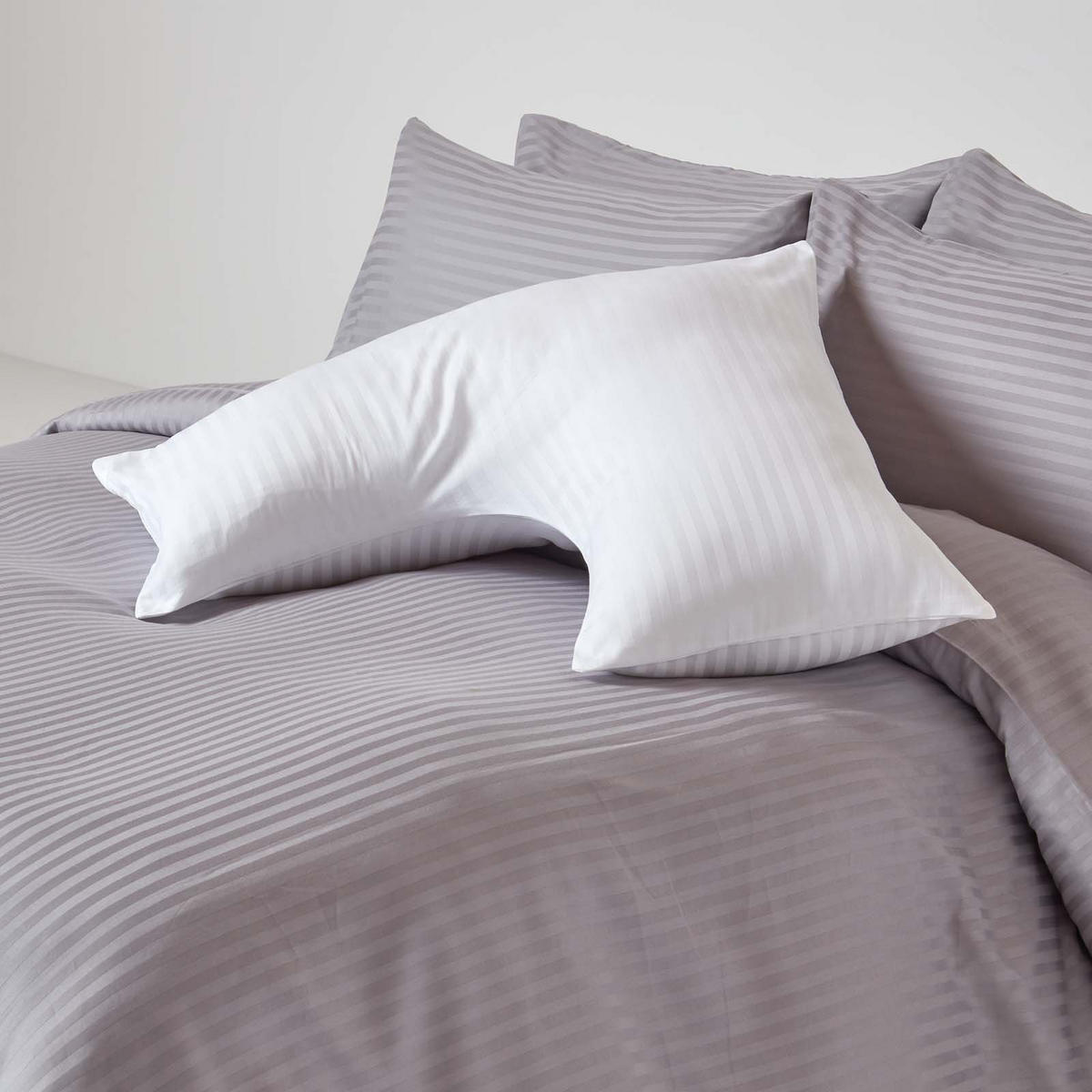 KISSENBEZUG für V-Form-Kissen, Damast-Streifen, Fadendichte 330 - Weiß, Textil (38/76cm) - Homescapes