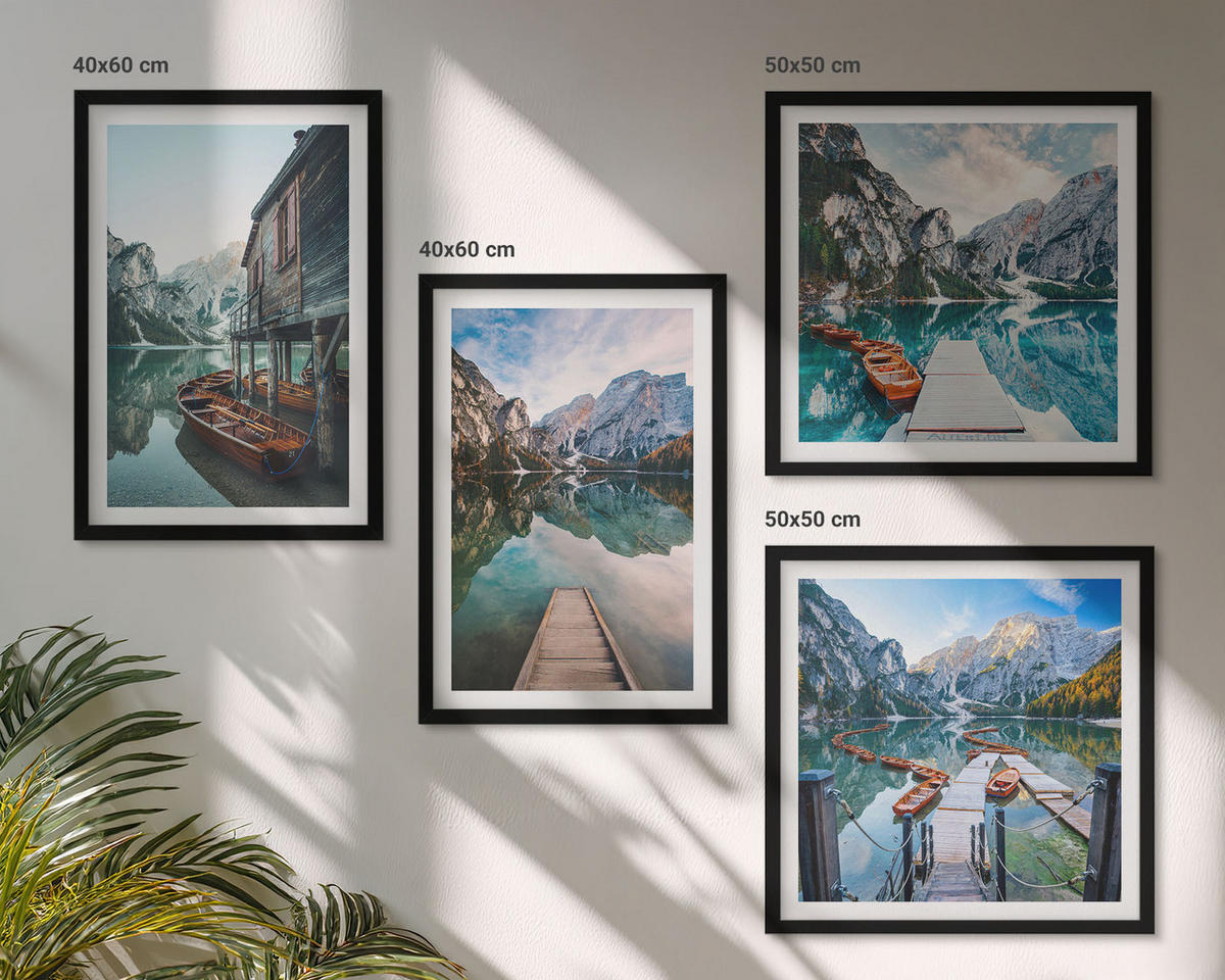 BILDER SET 4er Set - 50x50 cm & 40x60 cm Schwarzer Rahmen - See Berge Holzboote - Schwarz, Kunststoff (50/50cm) - TULUP