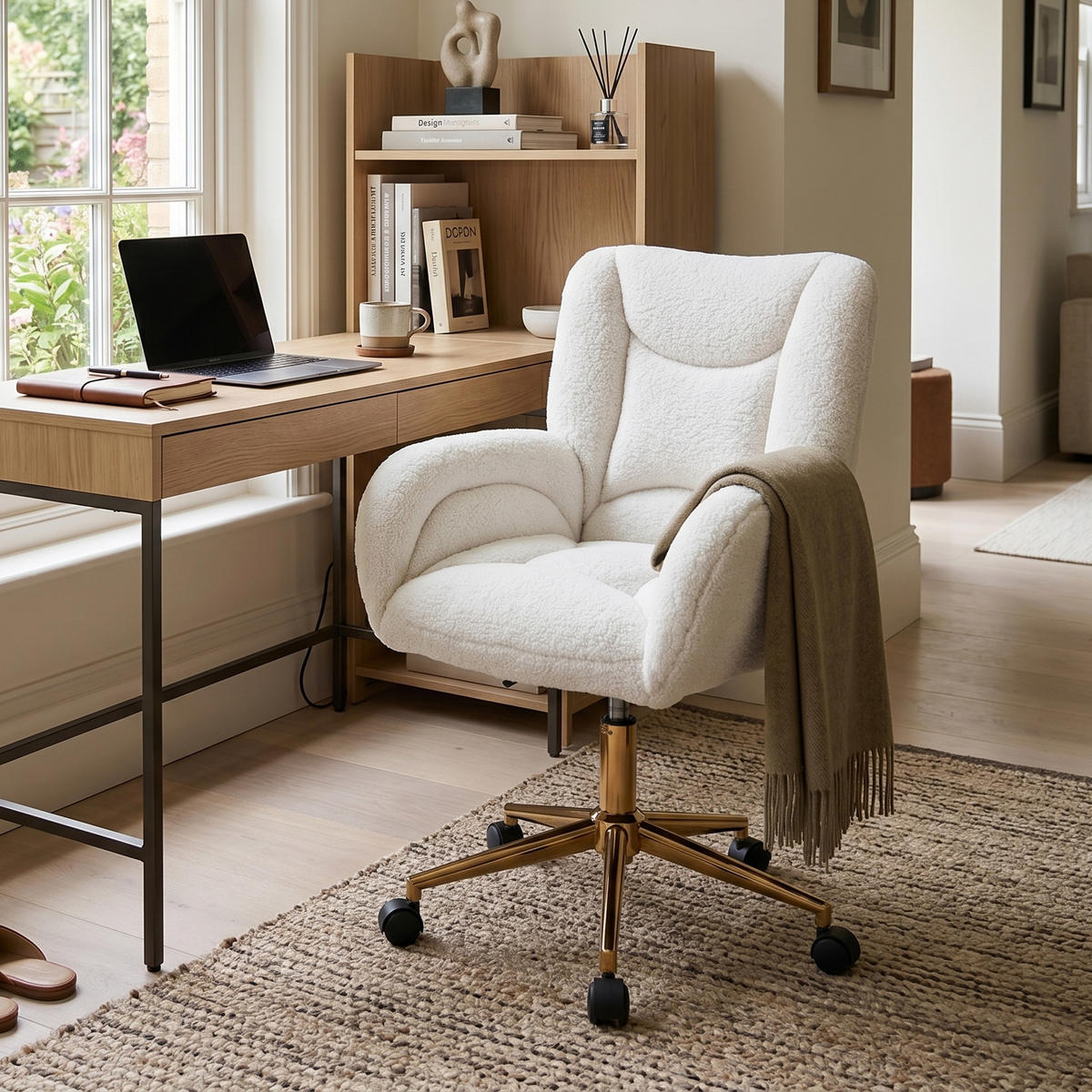 BÜROSTUHL aus Teddy-Stoff in Weiß und Gold, höhenverstellbar und 360° drehbar - Weiß, Textil (64/92.5/62cm) - Urban Meuble