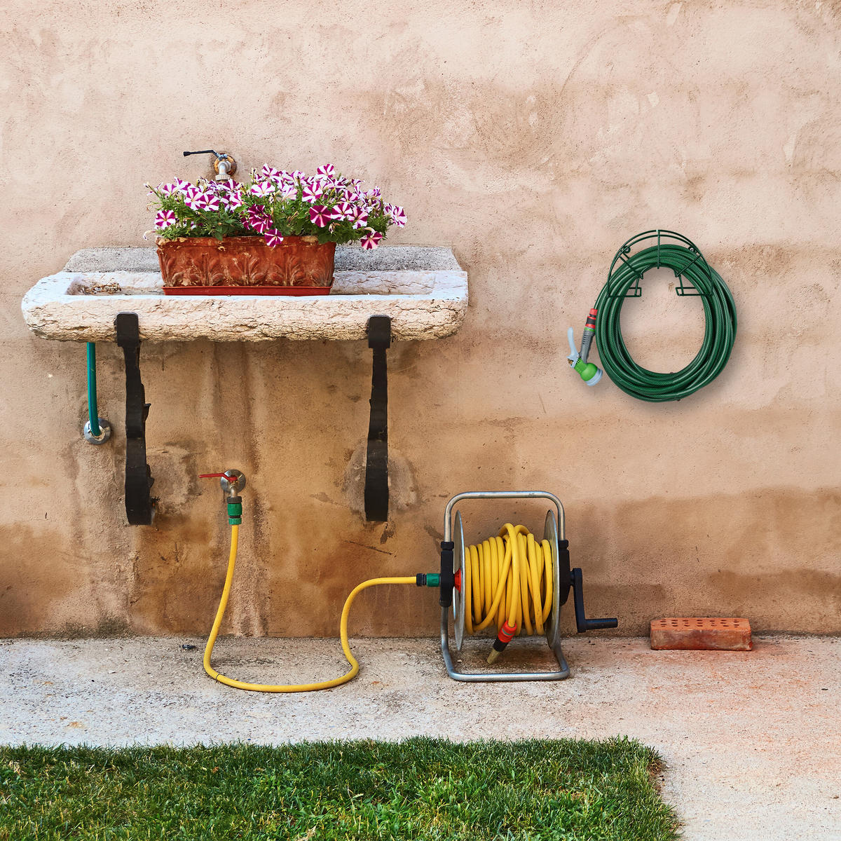 SCHLAUCHHALTER - Dunkelgrün, Metall (30.5/19/13.5cm) - Relaxdays