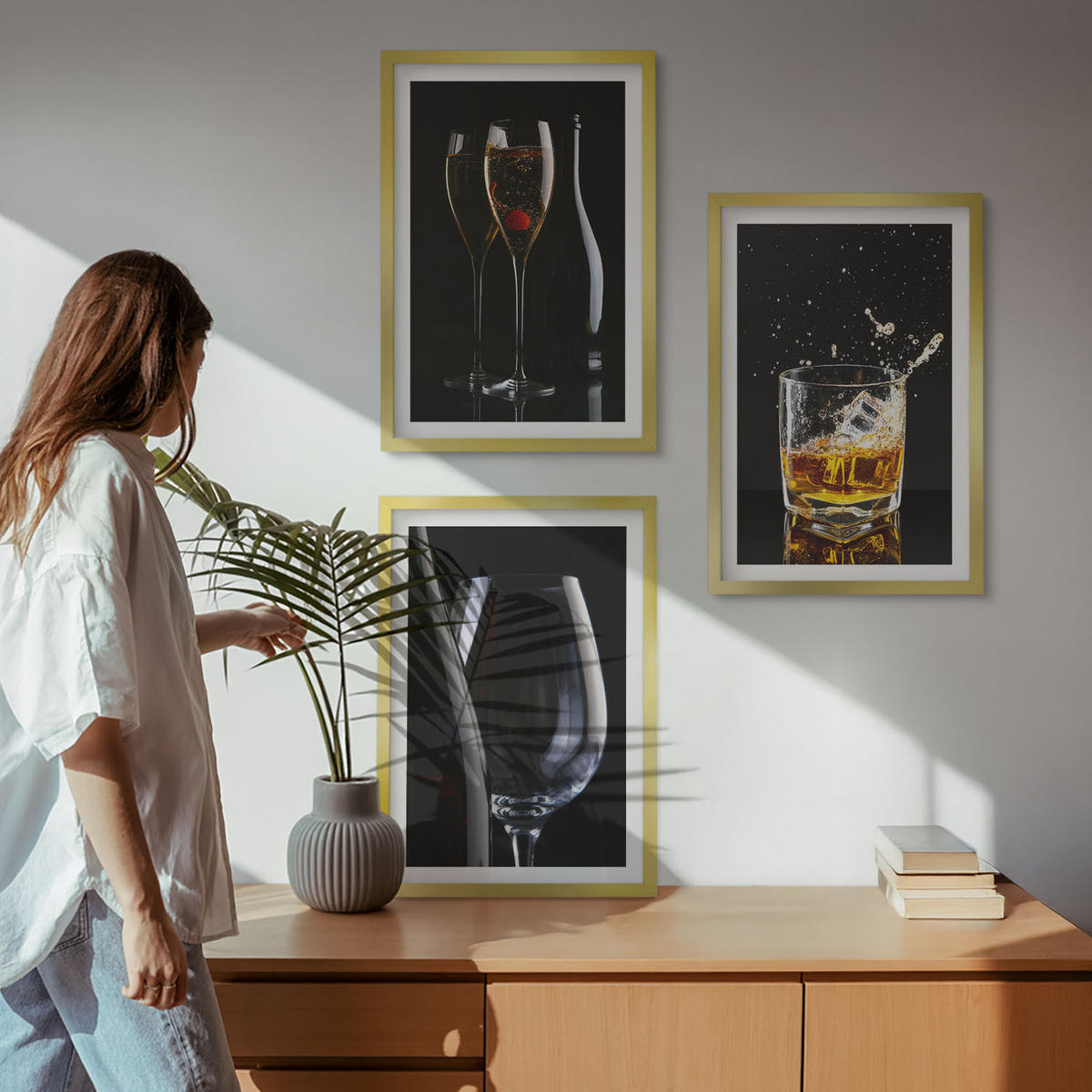 WANDBILDER 3er Set - 40x60 cm Goldrahmen - Weingläser und Whiskygläser auf schwarzem Hintergrund - Goldfarben, Kunststoff (40/60cm) - ArtPrintCave