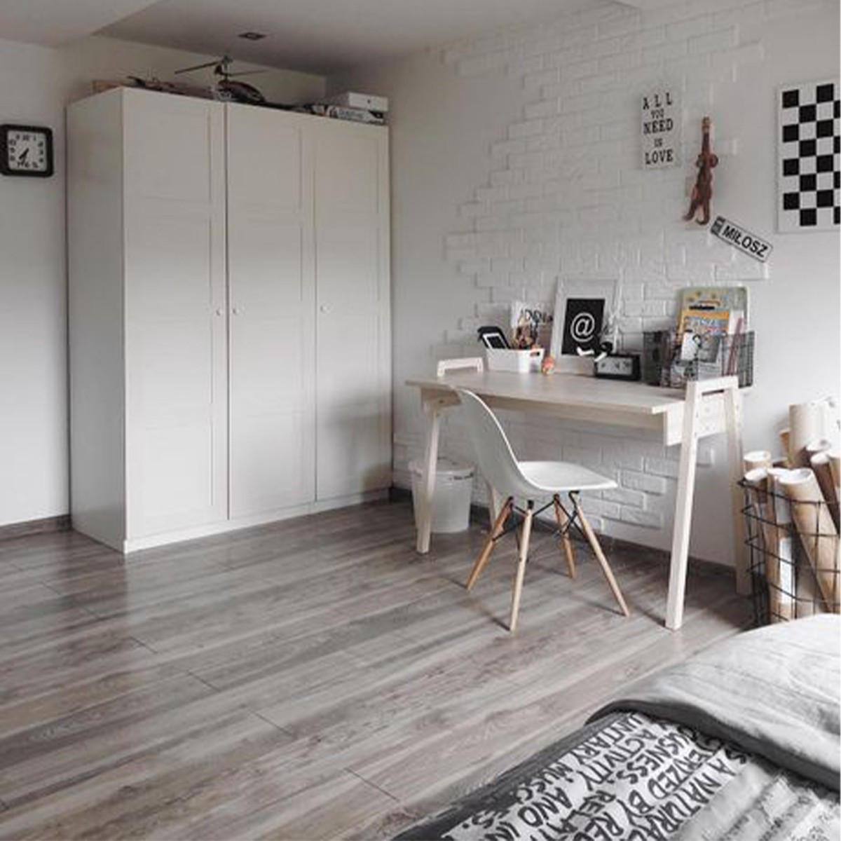 SCHREIBTISCH mit Holzdekor und Beinen aus massiver Eiche L128 cm - SPOT - Braun, Holzwerkstoff (128/68/81.5cm) - Calicosy