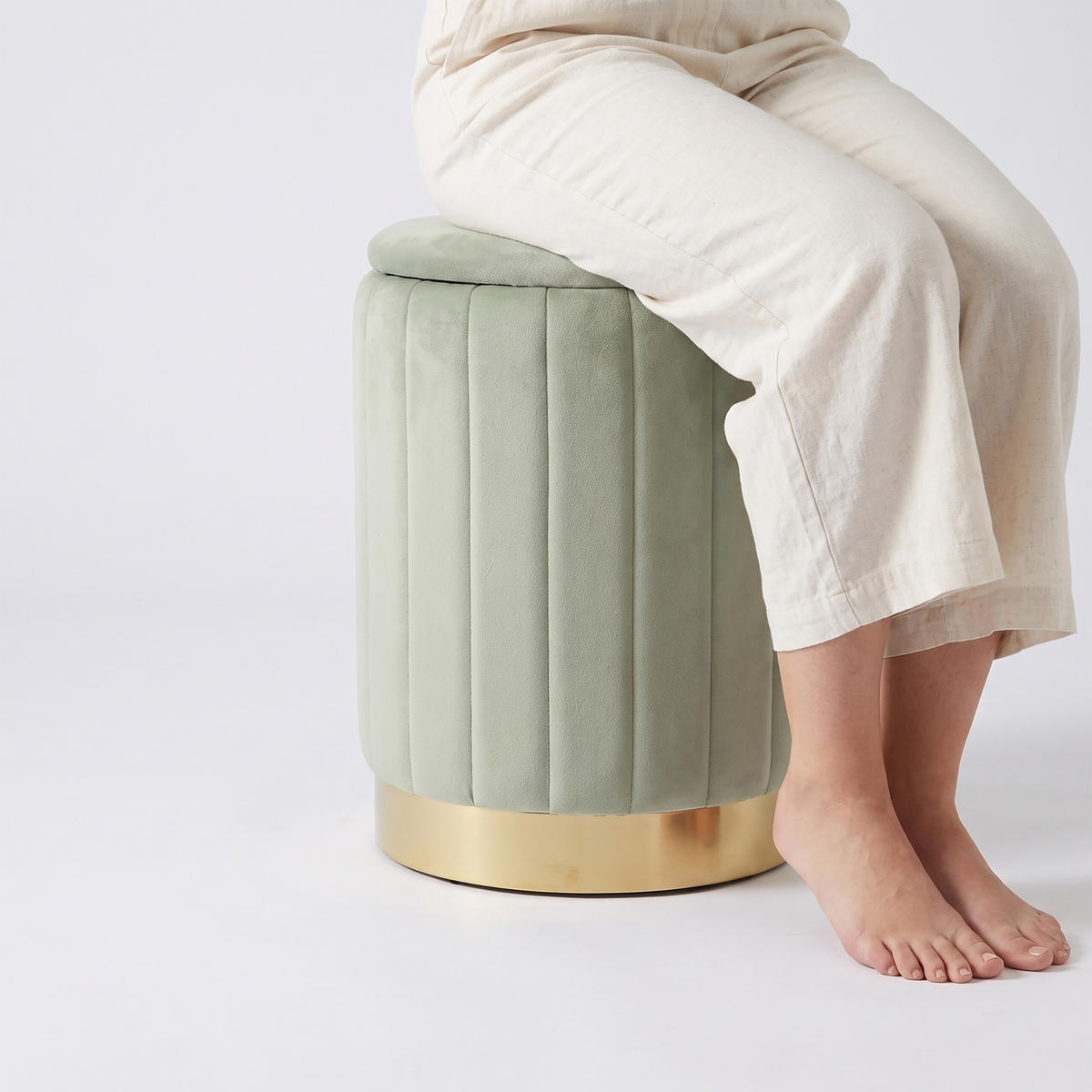 HOCKER Salbei Samt mit Stauraum goldfarbener Metallsockel - Grün, Holzwerkstoff/Textil (32/42/32cm) - Relaxdays