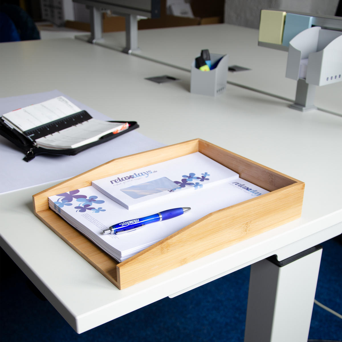 DÁVKOVAČ papierov - svetlohnedá, drevo (25/6/34cm) - Relaxdays