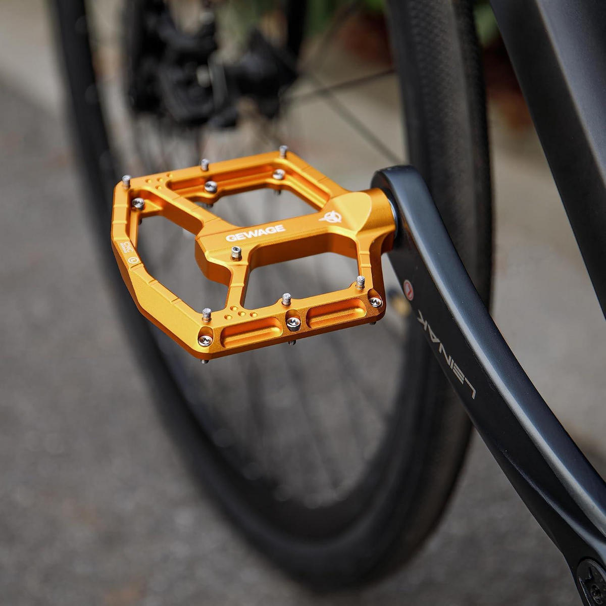 FAHRRADPEDALE CNC Aluminium 3-fach-Lagersystem 9/16″ Chromoly ultraflach kompakt Gold - Goldfarben, Metall (10.4/1.5/11cm)