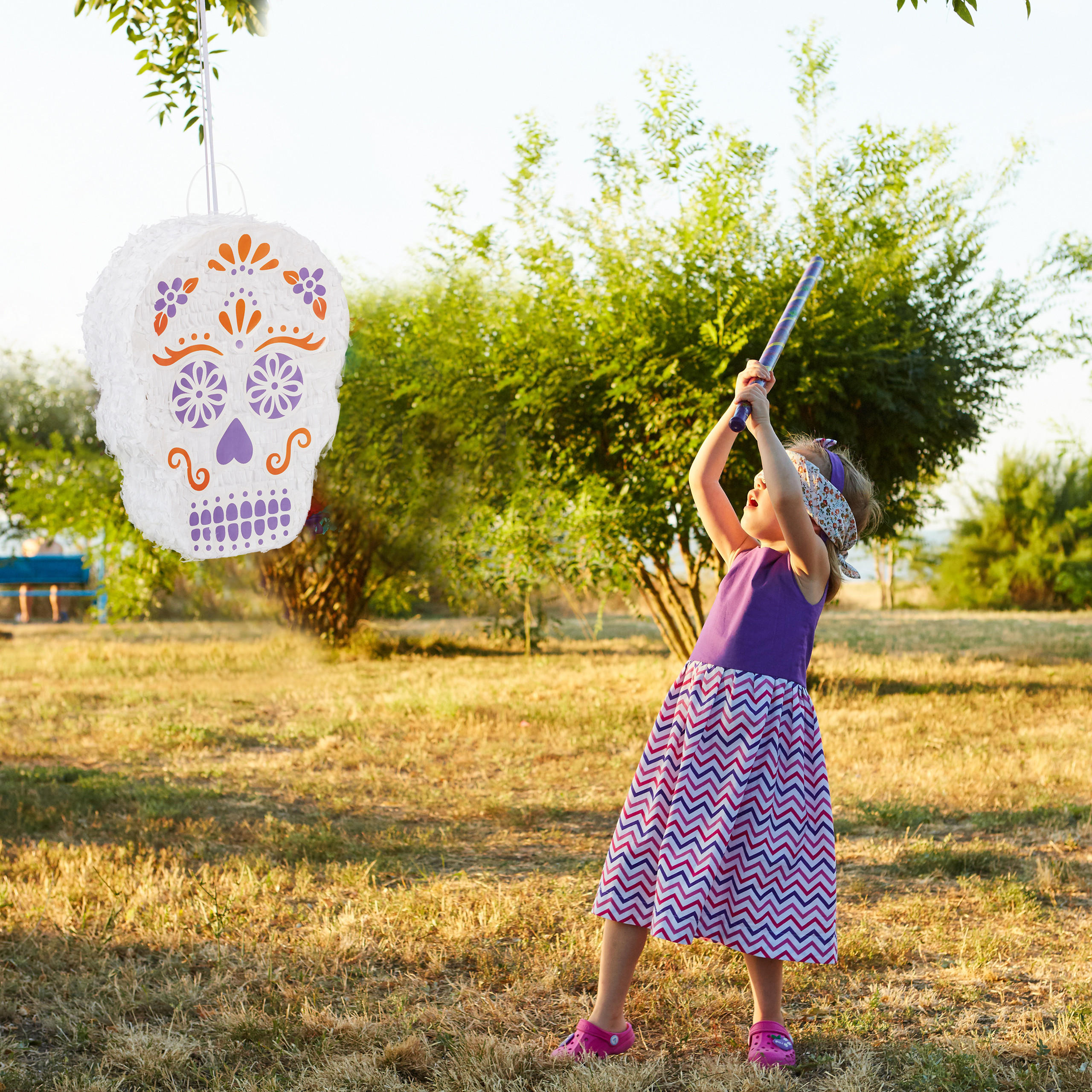 PINATA Totenkopf - Weiß, Papier/Wellpappe (27.5/35.5/10cm) - Relaxdays