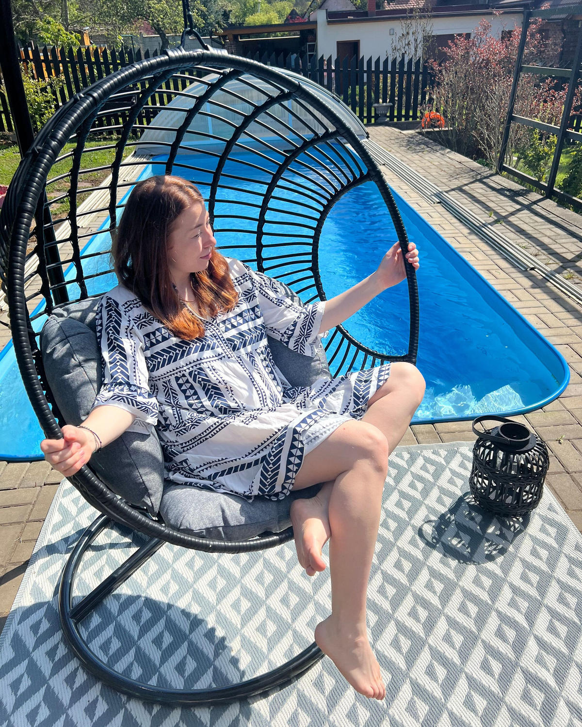 HÄNGESESSEL PE Rattan schwarz/grau mit Sitzkissen 99 cm Aspio - Schwarz/Grau, Kunststoff (99/99/65cm) - Beliani