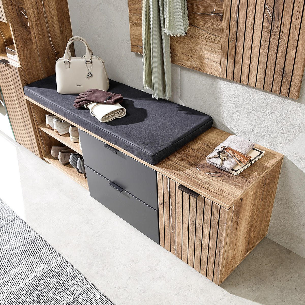 GARDEROBENBANK - Risseiche Silber Dekor / Matt Grau - Schwarz/Braun, Holzwerkstoff/Kunststoff (134/51/38cm) - home24