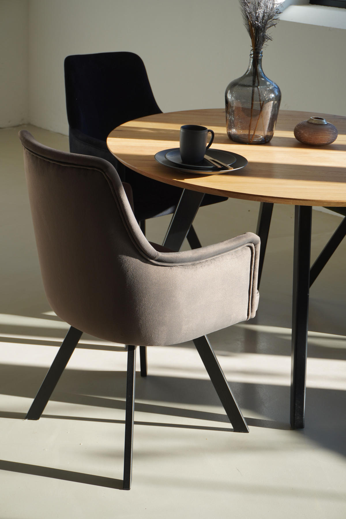 ARMLEHNENSTUHL Sello schlamm mit T-Fuß drehbar - Schlammfarben/Schwarz, Textil/Metall (55/90/58cm) - INKA furniture