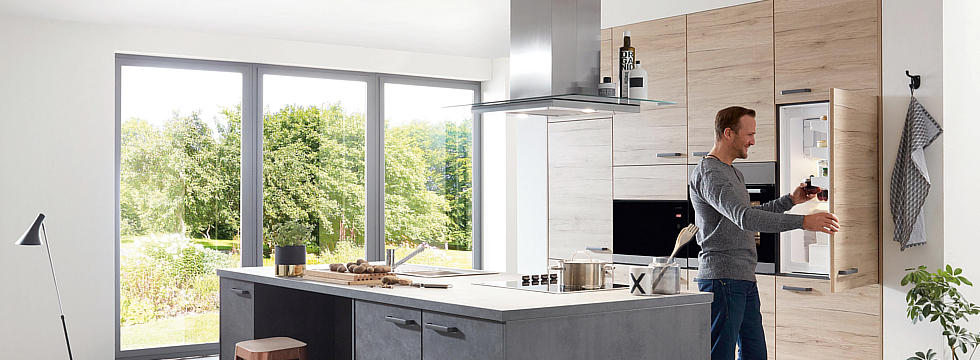 Kochfelder offene Küche Holz grau Beispielbild