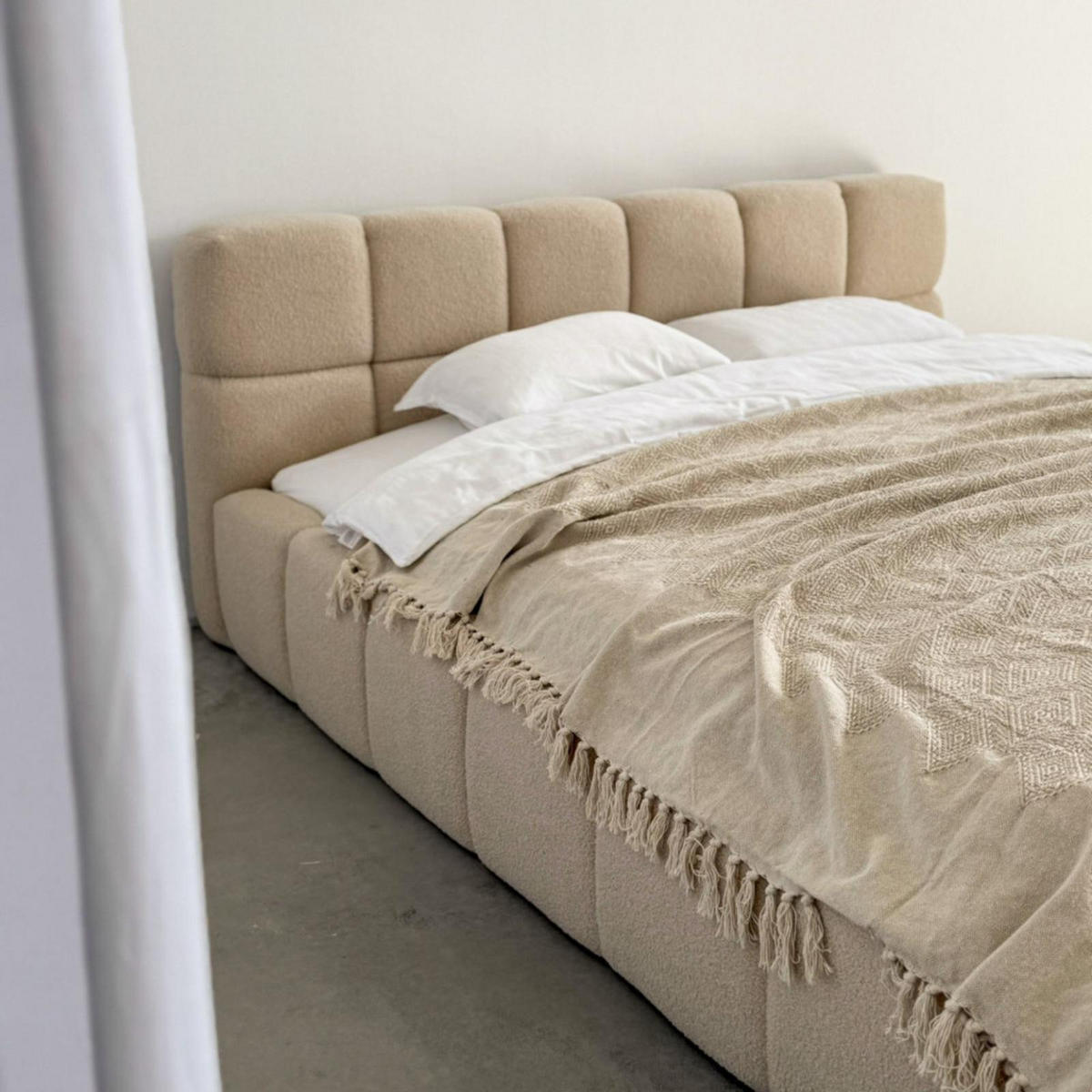 POLSTERBETT NUBO Premium 180x200 cm mit Bettkasten – PERFECT HARMONY 04 - Beige, Holz (180/200cm) - Dekori_Interiors