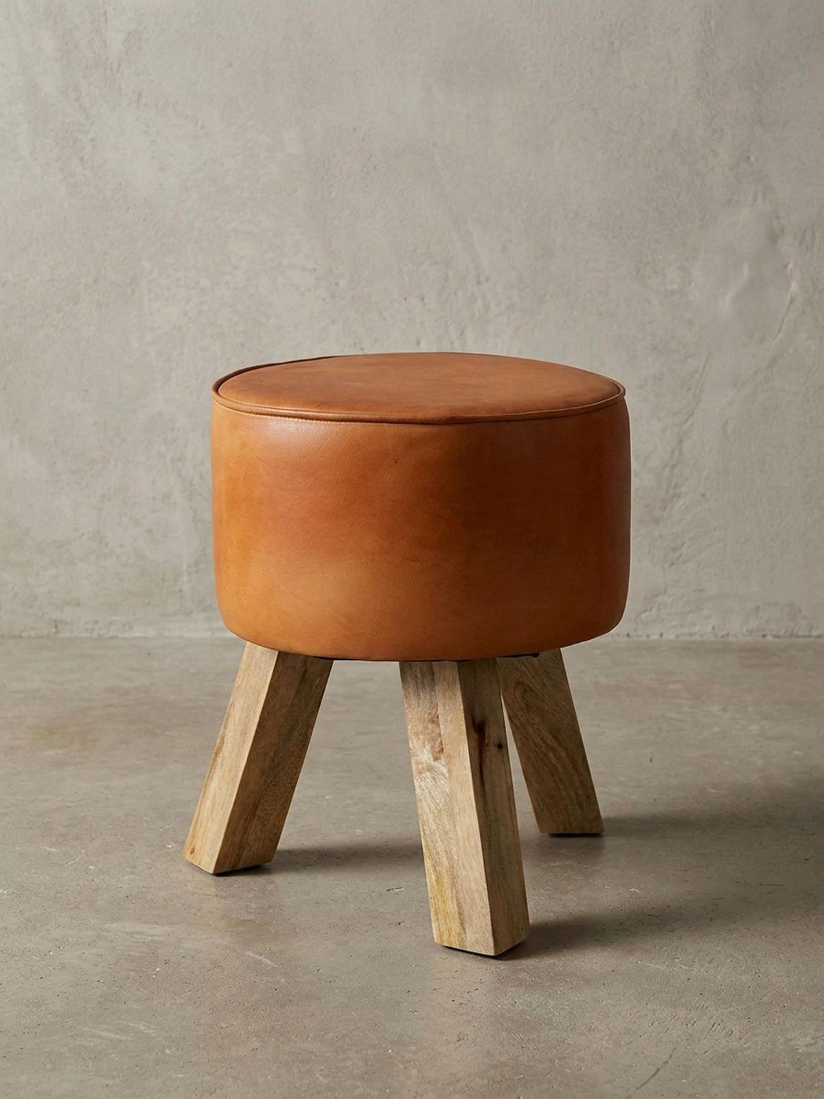 SITZHOCKER – Ziegenleder/Holz, 45 cm, Country-Stil - Braun, Mangoholz/Leder (37/45/37cm) - KADIMA DESIGN