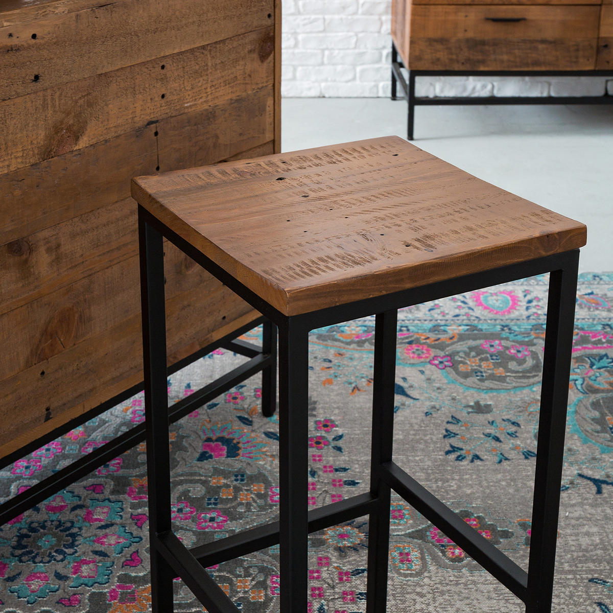 BARHOCKER - Pinie massiv / Metall - Schwarz/Pinienfarben, Holz (33/70/33cm) - home24