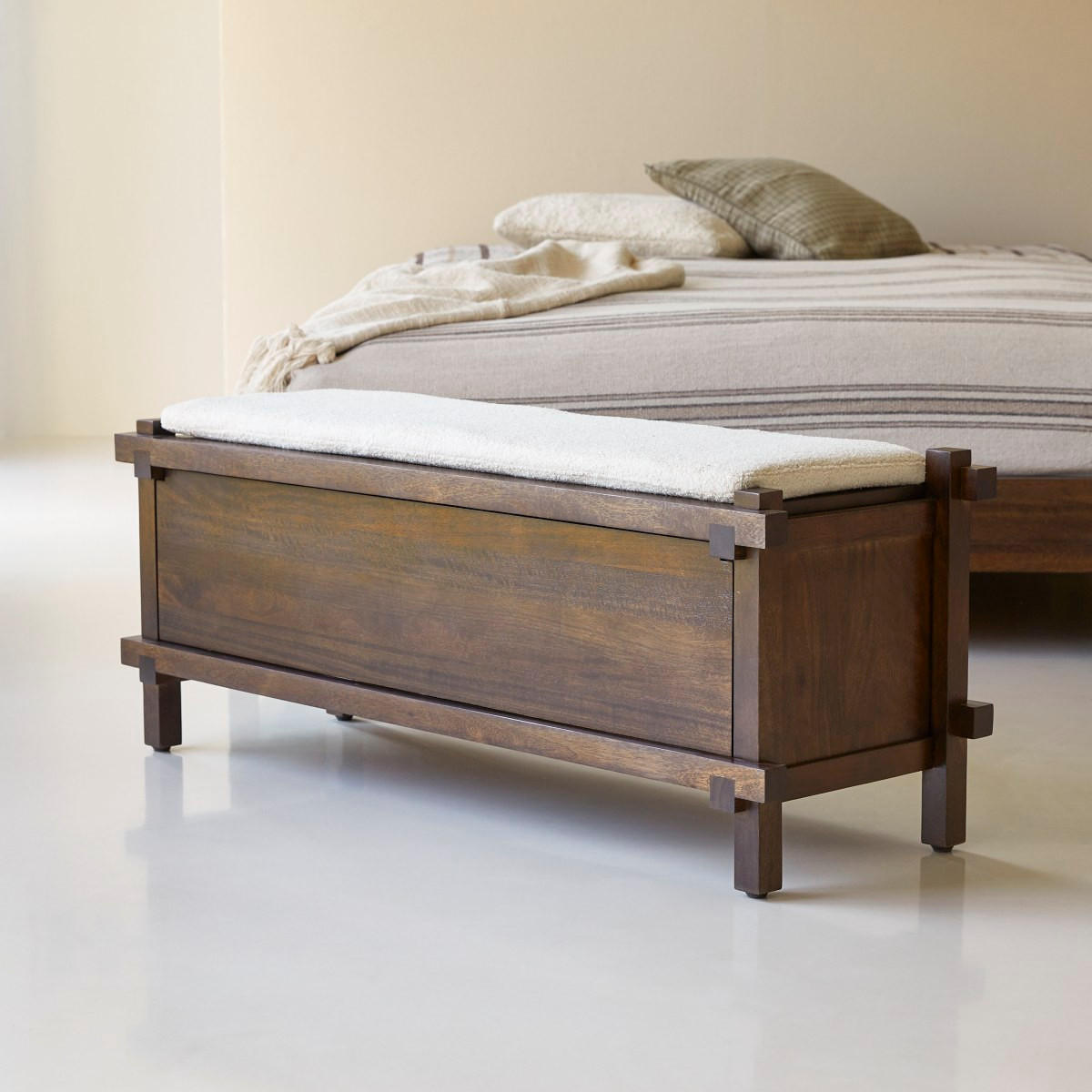 BETT-BANK Arko Braun aus Mango - Braun, Holz (120/48/40cm) - Tikamoon