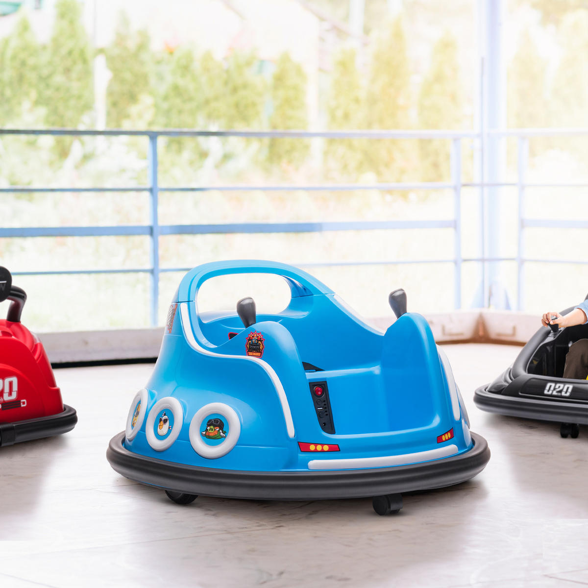 12V Kinder Autoscooter mit 2,4 G Fernbedienung, Elektro Bumper mit Musik Blau - Blau, Kunststoff (73/73/44cm) - AIYAPLAY