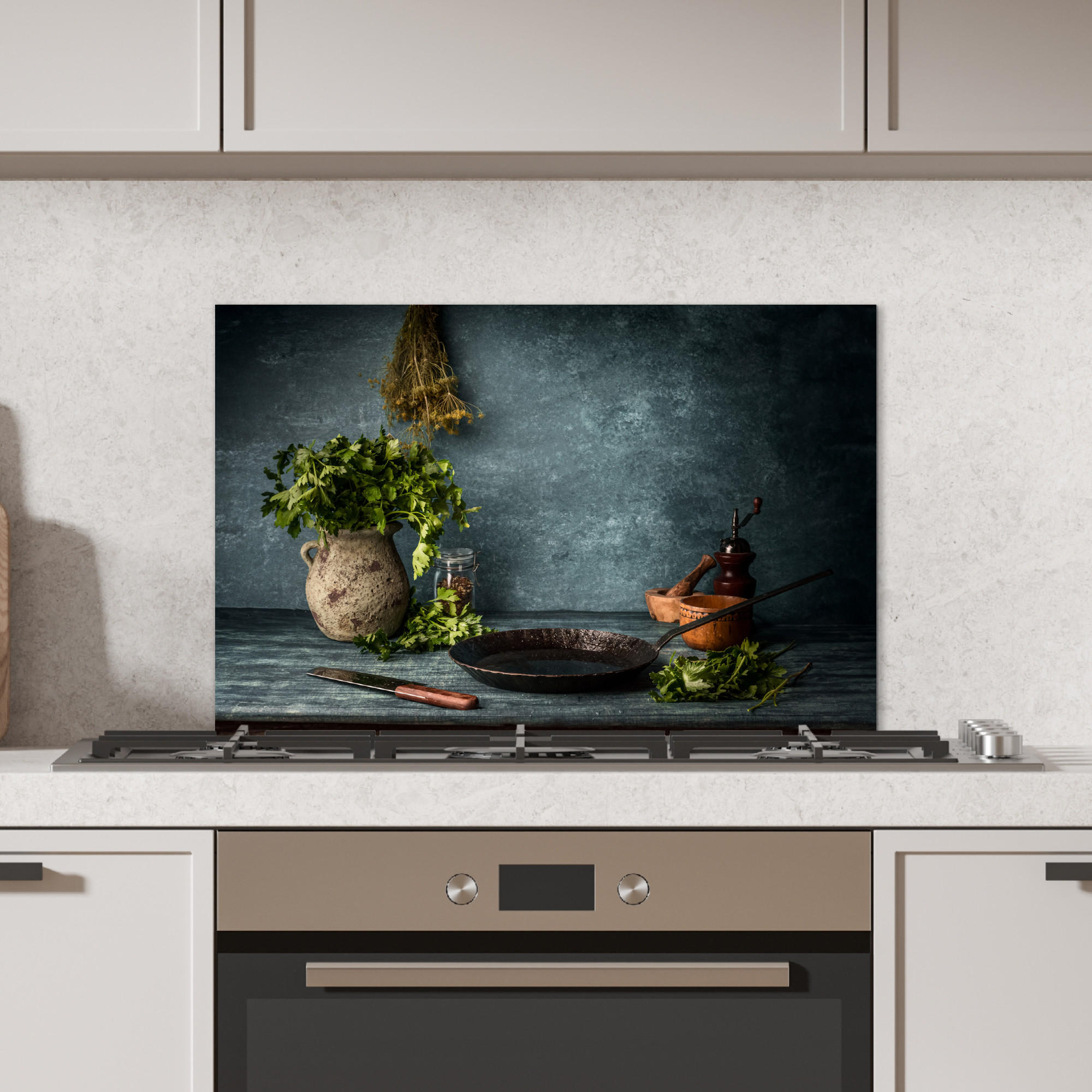 SPRITZSCHUTZ KÜCHE Kräuter - Gewürze - Pfanne - Messer - Grau - Rustikal 60x40 cm - Petrol, Metall (60/0.3/40cm) - MuchoWow