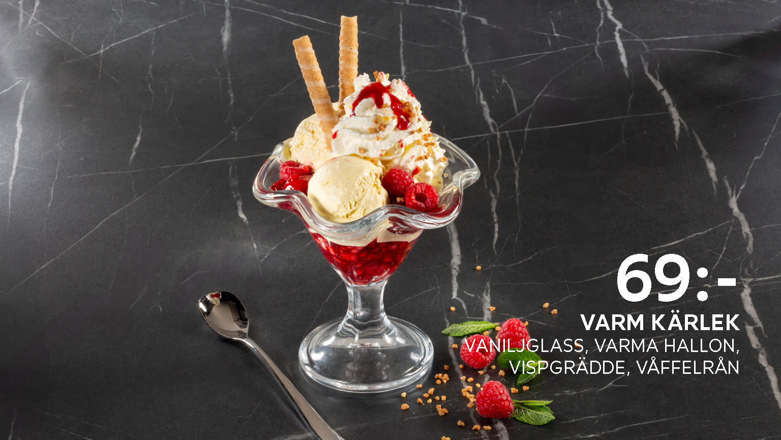 Varm kärlek Vaniljglass - varma hallon, vispgrädde, våffelrån