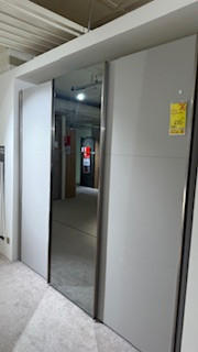 Schwebetürenschrank