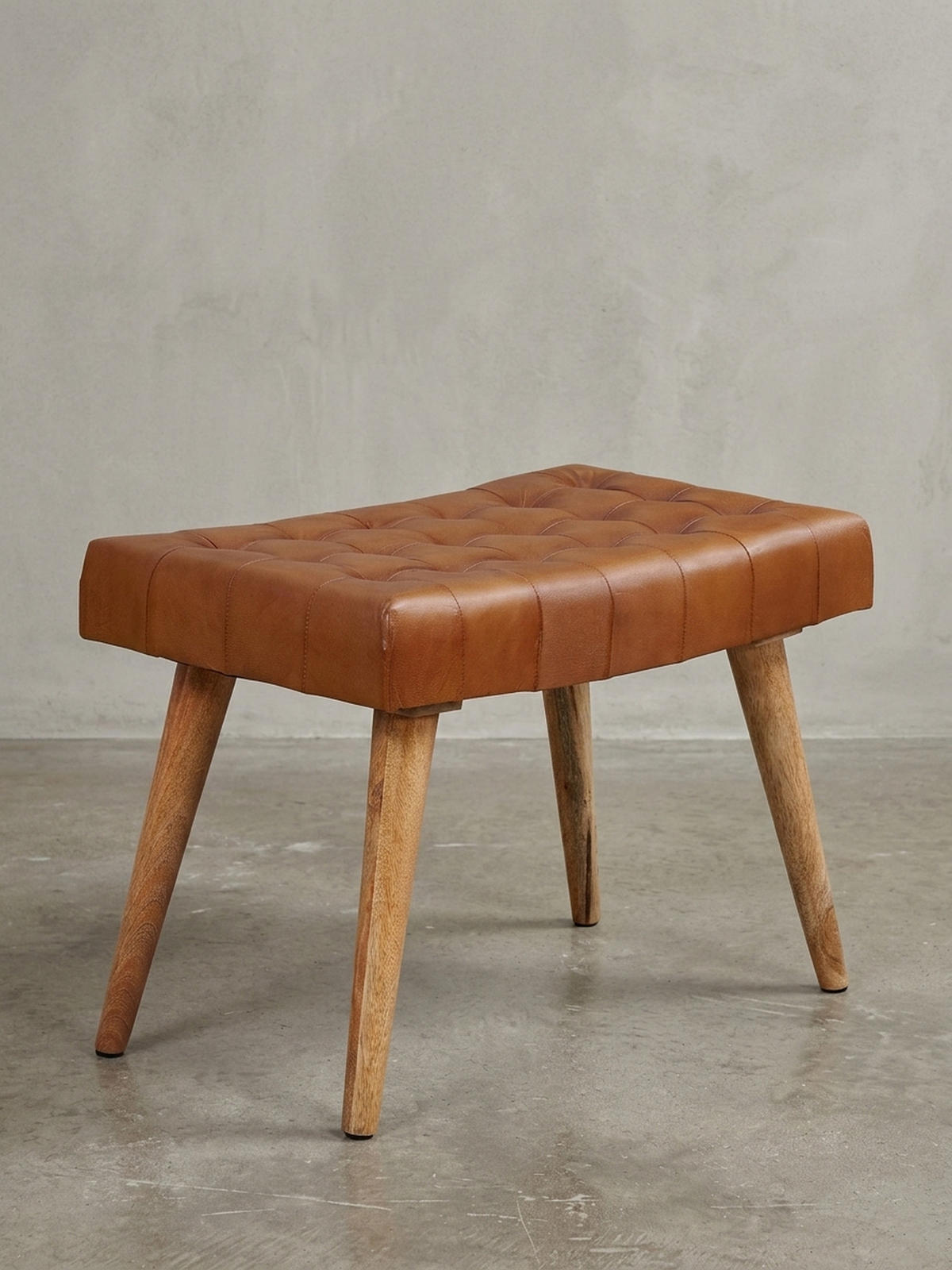 SITZHOCKER – Echtleder/Naturholz, modern, 120 kg Belastbarkeit - Braun, Mangoholz/Leder (67/47/39cm) - KADIMA DESIGN