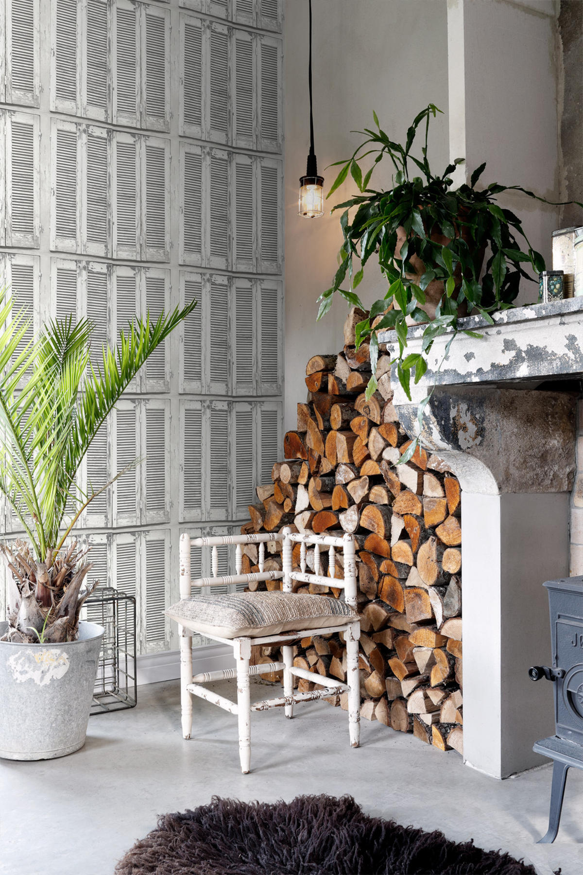 TAPETE verwitterte, französische, vintage Fensterläden 53 cm x 10.05 m - Weiß, Papier (53/1000cm) - ESTAhome