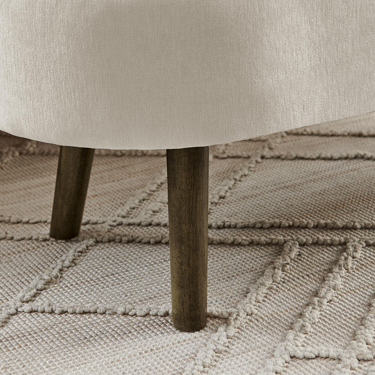 AUFBEWAHRUNGSTRUHE velvet & gold 110 cm - Beige, Textil (110/42/40cm) - Urban Meuble