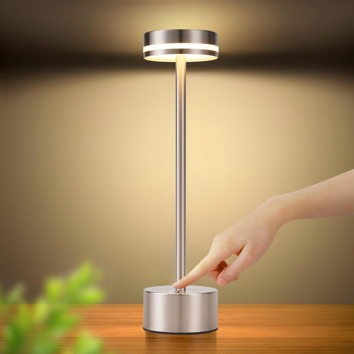 LED stolní lampa Abetz 8/8/31,5 cm - stříbrná, kov (8/8/31.5cm) - Nettlife