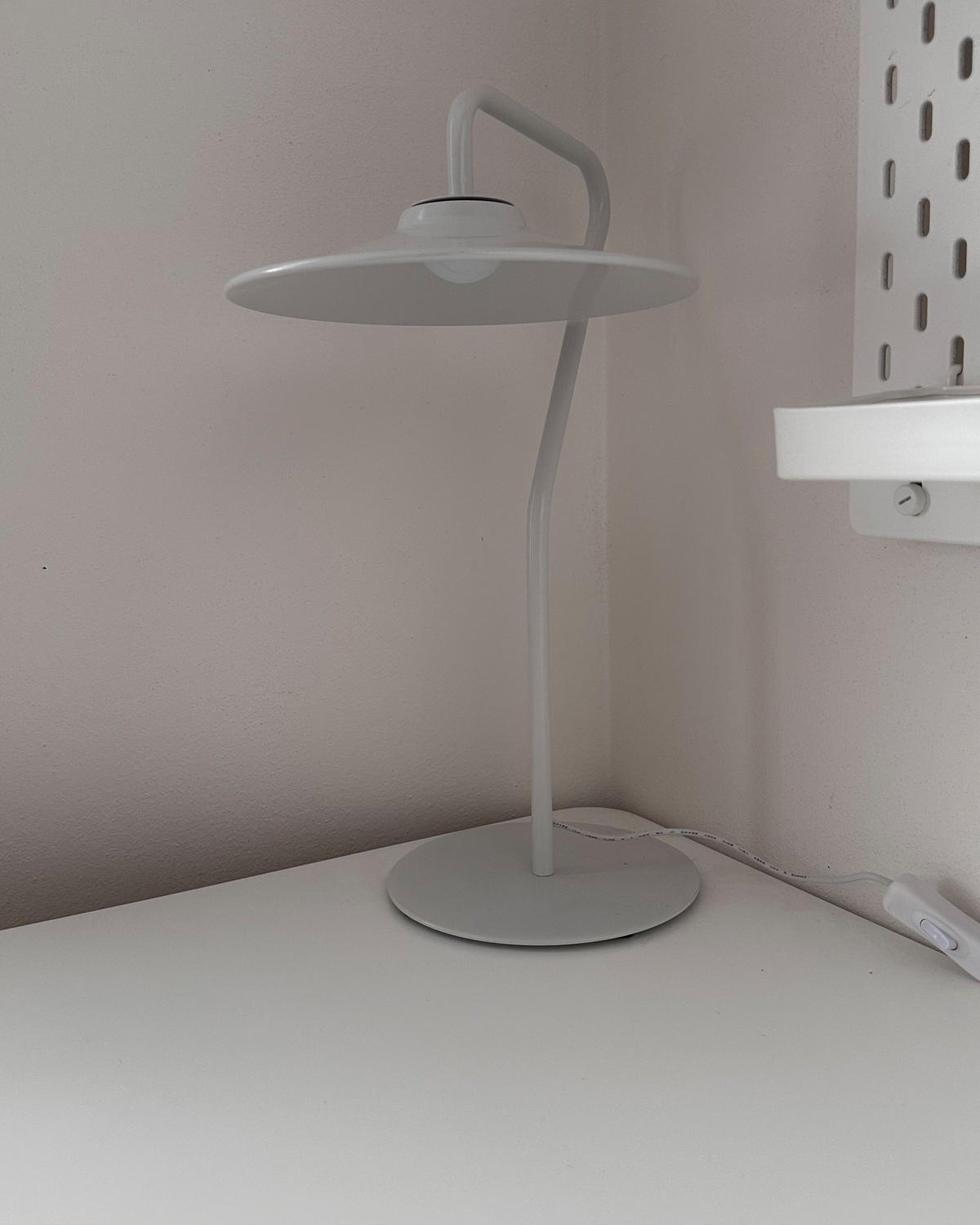 STOLNÍ SVÍTIDLO Bílé Galetti - bílá, kov (22/30/41cm) - Beliani