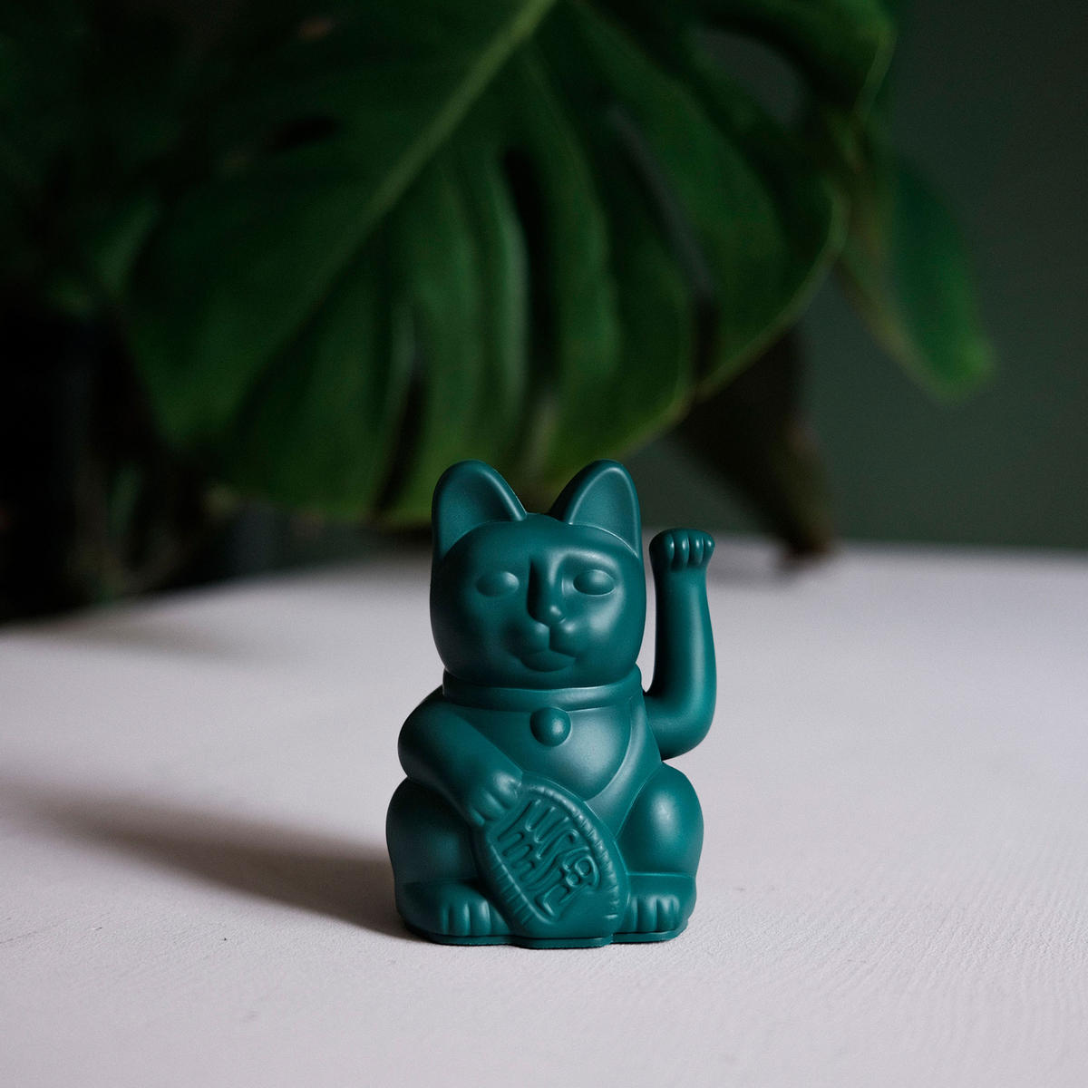 WINKEKATZE Lucky Cat Mini Maneki Neko, Kunststoff, Green, 9.8 cm - Grün, Kunststoff (5.2/9.8/6.7cm) - Donkey Products