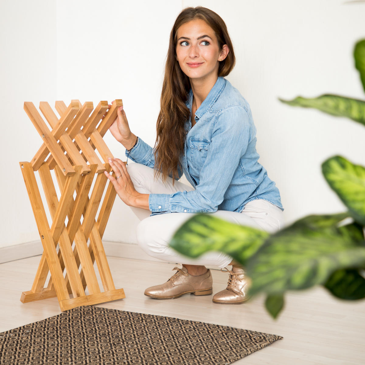 KLAPPHOCKER - Hellbraun, Holz (32.2/42/27.5cm) - Relaxdays