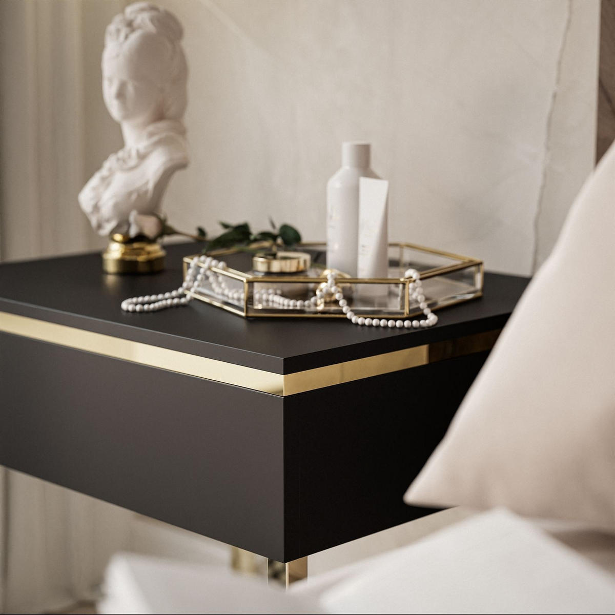 NACHTTISCH AURORA auf goldenem Gestell Schwarz Matt - Goldfarben/Schwarz, Holzwerkstoff/Metall (48/45/38cm) - Lookway