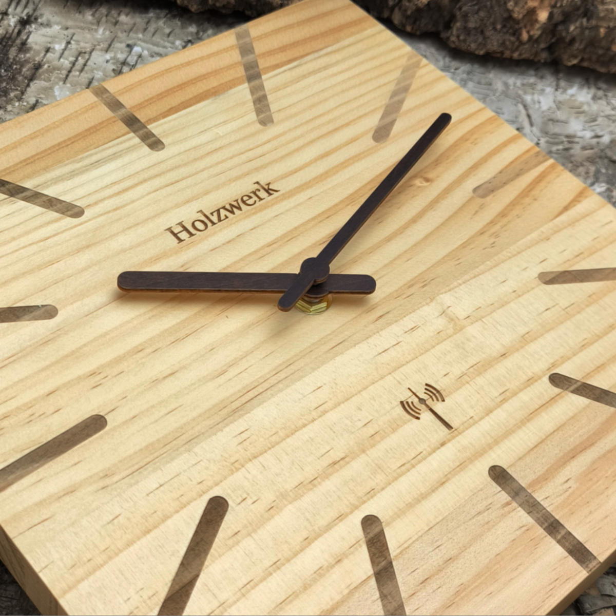 WANDUHR Holz Designer eckige EBERSBERG (FUNK) Loft Wand Uhr, beige - Beige, Holz/Metall (25/25/2cm) - Holzwerk