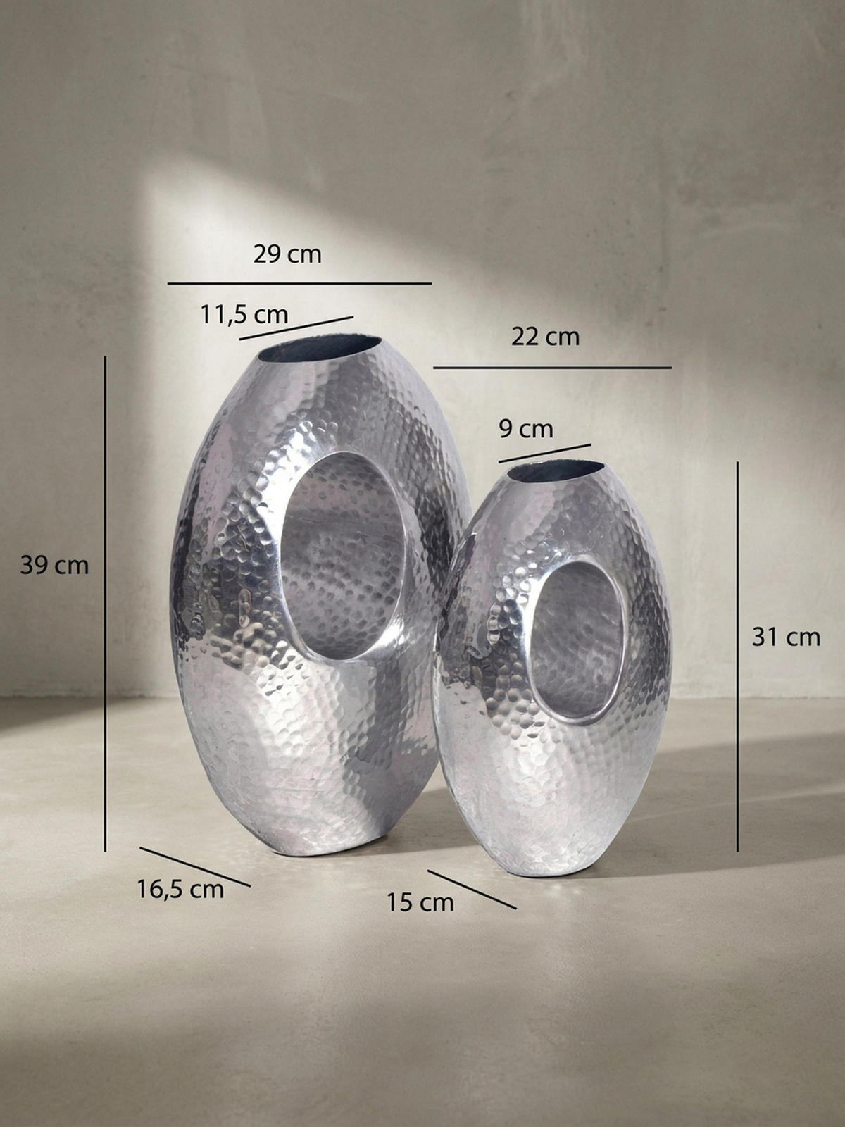 VASE 2er Set Aluminium mit Tragegriff Hammerschlag Modern Handgefertigt, Silbern 29x17x39 cm - Silberfarben, Metall (39cm) - KADIMA DESIGN
