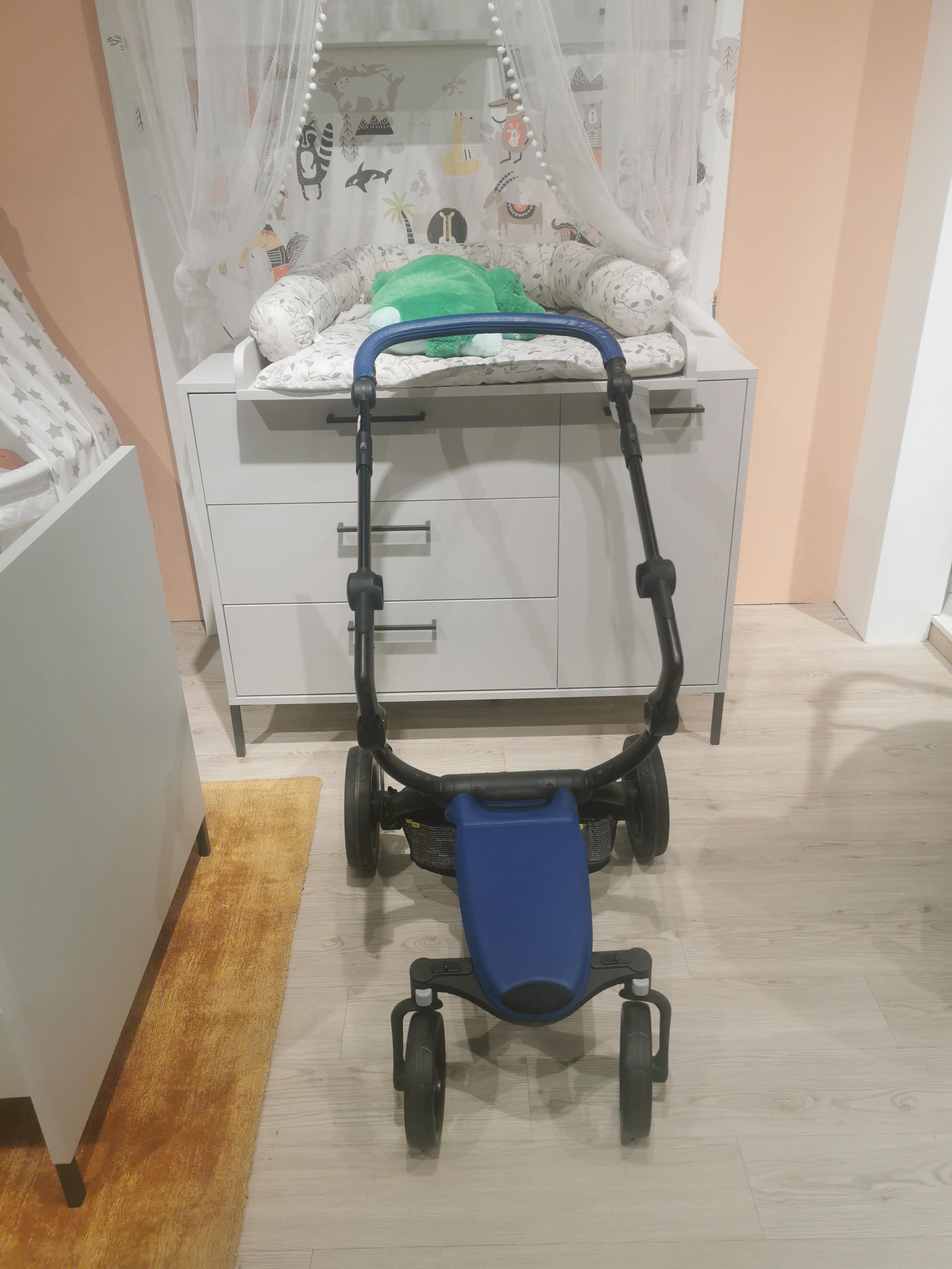 OGRODJE OTROŠKEGA VOZIČKA - Mima