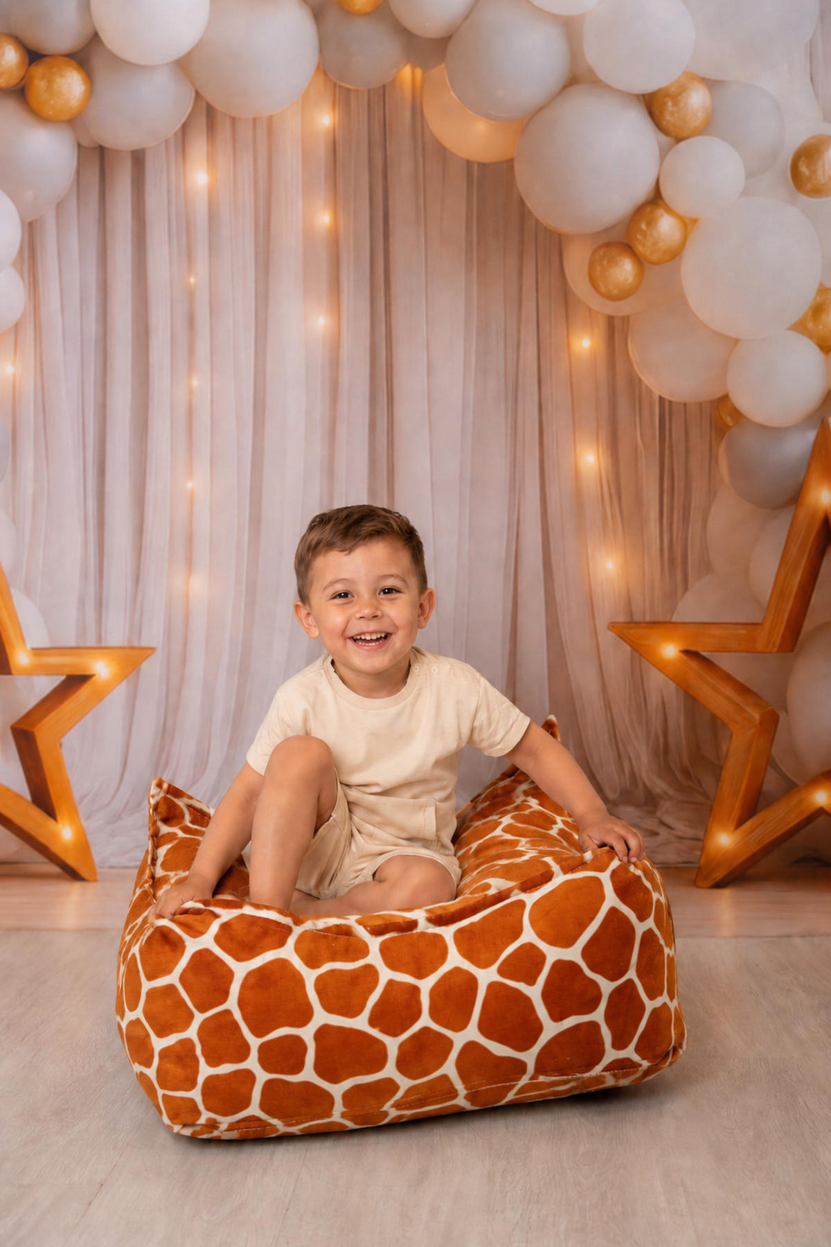 KINDER Sitzpouf Giraffe quadratisch – weicher Hocker fürs Kinderzimmer - Creme/Braun, Textil (60/35/60cm) - Bees & Blooms