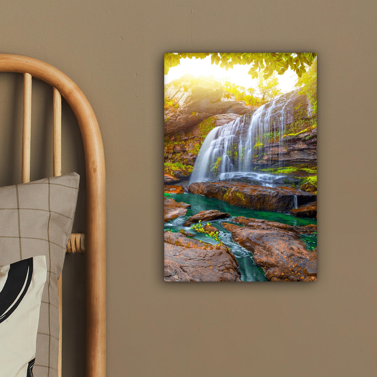 LEINWANDBILD Natur - Wasserfall - Pflanzen - Bäume - Sonne Deko Wohnzimmer 20x30 cm - Olivgrün, Textil (20/30cm) - MuchoWow