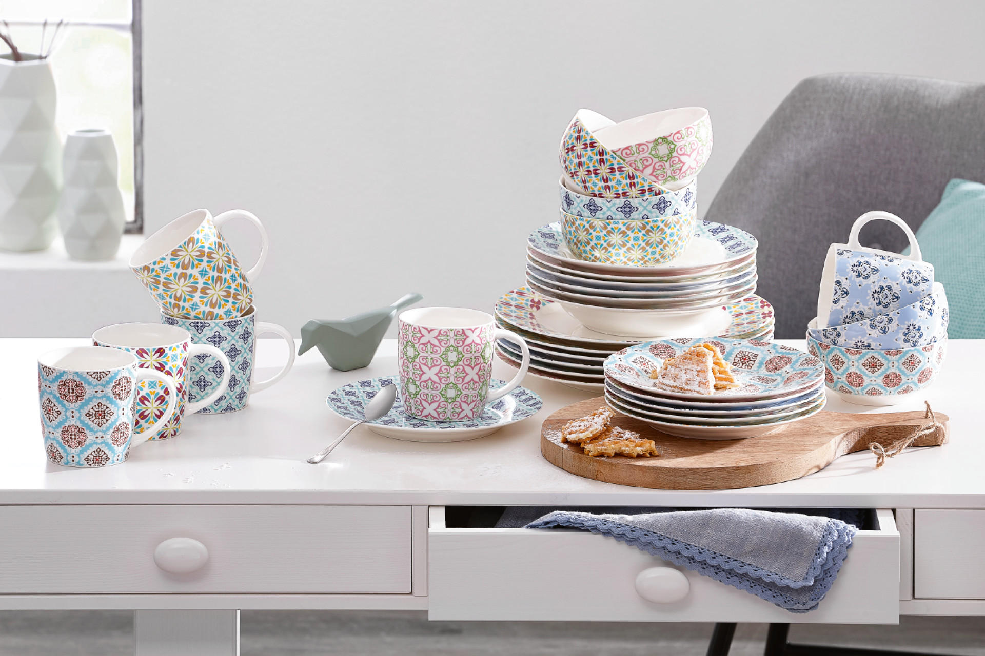 Nadobi: porcelan, kamenina, Bone China