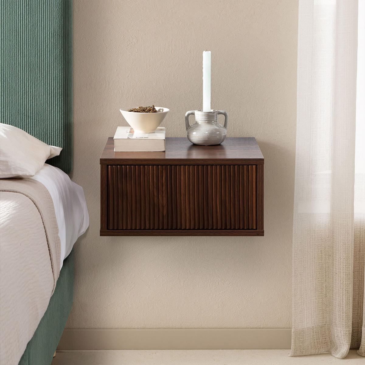 MĂSUȚA DE NOAPTE SUSPENDATĂ Florida cu 1 sertar, aspect de nuc comun - culoare nucă, compozit lemnos (40/19/35cm) - VS Venta-stock