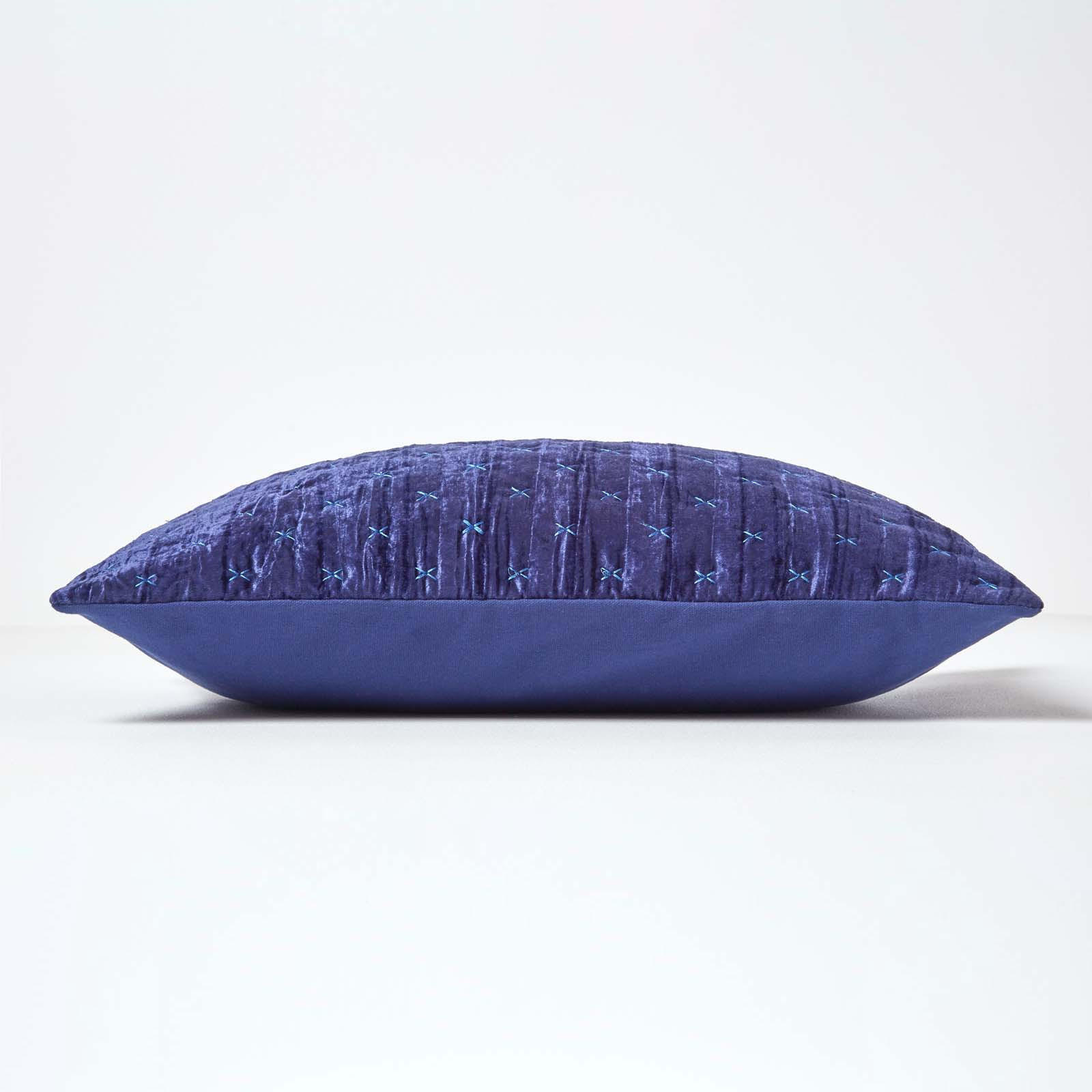 KISSENHÜLLE Pannesamt bestickt 30/50 cm - Dunkelblau, Textil (30/50cm) - Homescapes