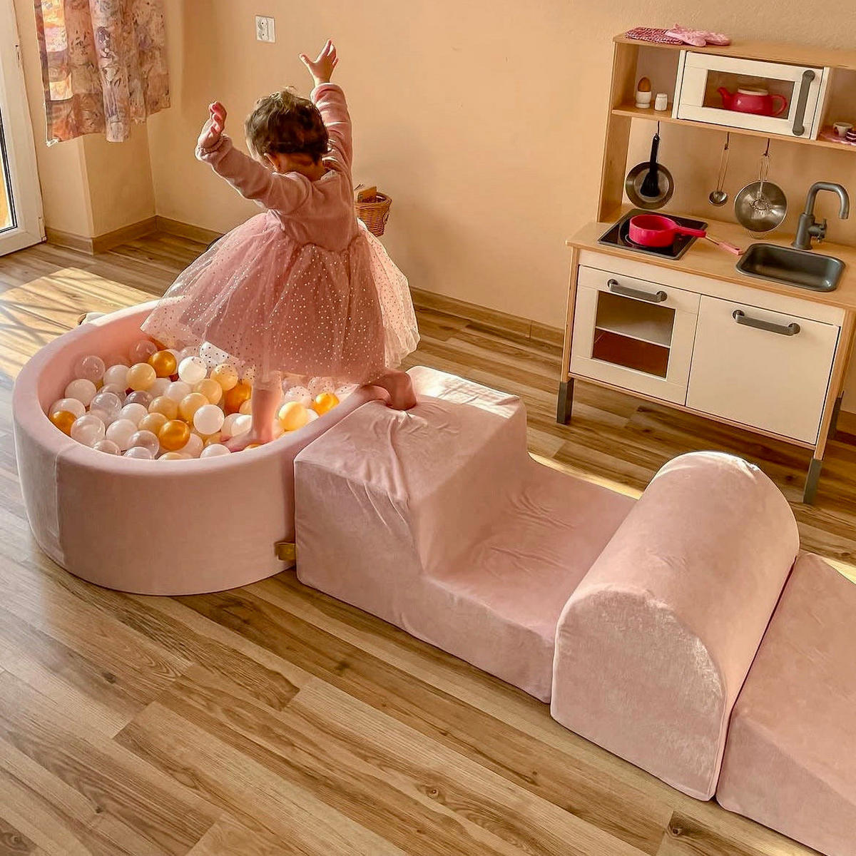 BÄLLEBAD rund für Kinder, Samt, Puderrosa, mit 200 Bällen - Hellrosa/Transparent, Textil (90cm) - MeowBaby