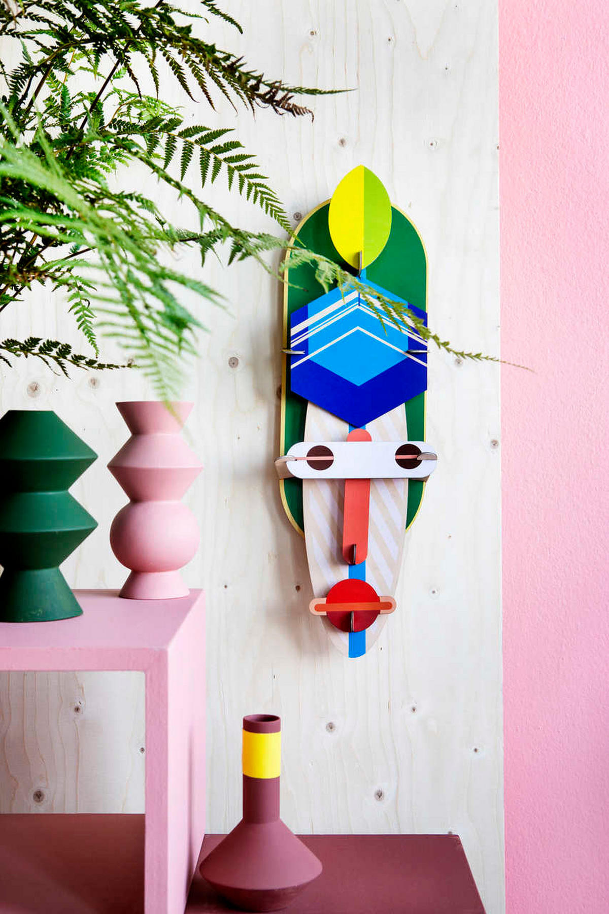 WANDDEKO London-Maske 16/6 cm - Pink/Grün, Wellpappe (16/6/54cm) - KUNSTLOFT