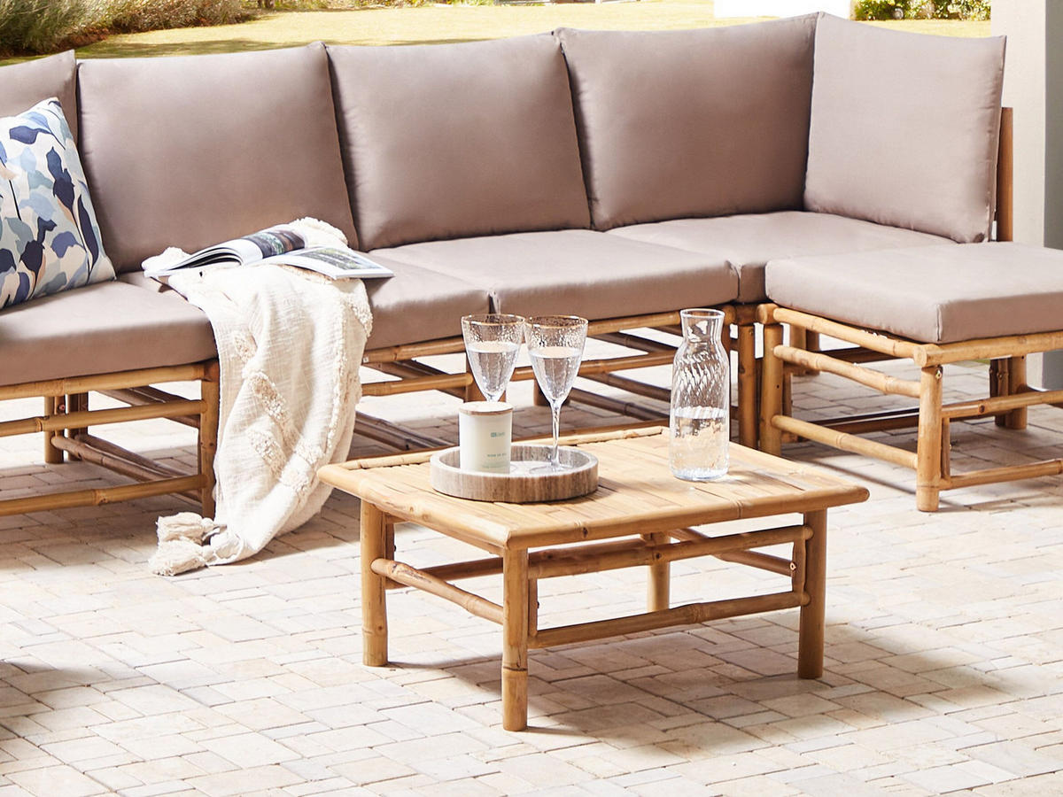 GARTENTISCH 64/55 cm Massivholz Heller Holzfarbton Cerreto - Hellbraun, Holz (55/64/20cm) - Beliani