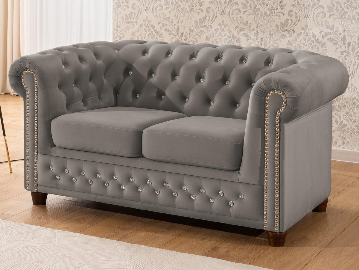 CHESTERFIELD-SOFA 2-sitzer Cleo Blink Grau Samt mit Kristallsteppung und braunen Massivholzfüßen - Braun/Grau, Holz/Textil (148/72/86cm) - S-Style Möbel