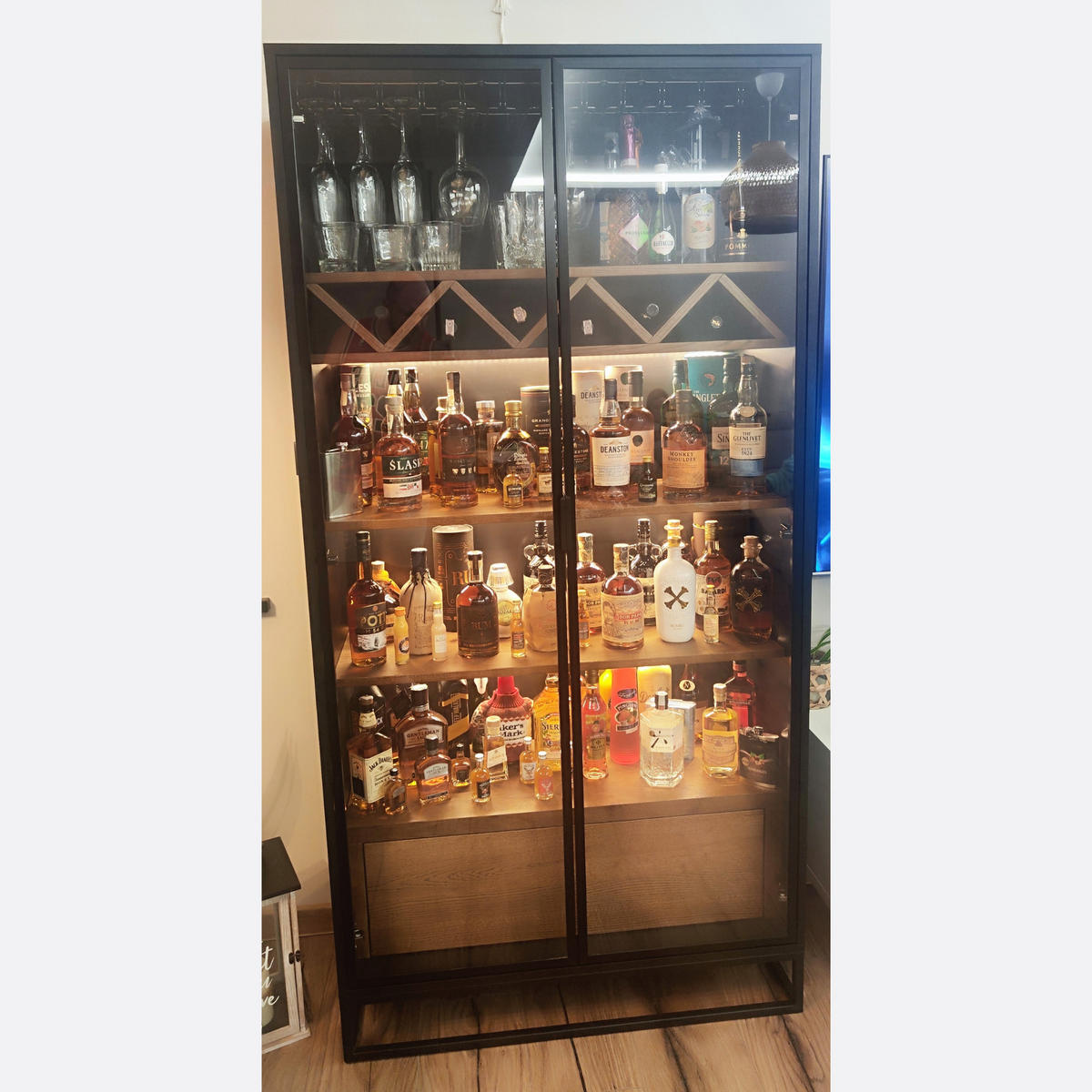 VITRINENSCHRANK aus Holz Bar Wein Schrank CARLA III mit LED-Beleuchtung - Eichefarben, Holz (100/200/45cm) - Rawood Furniture