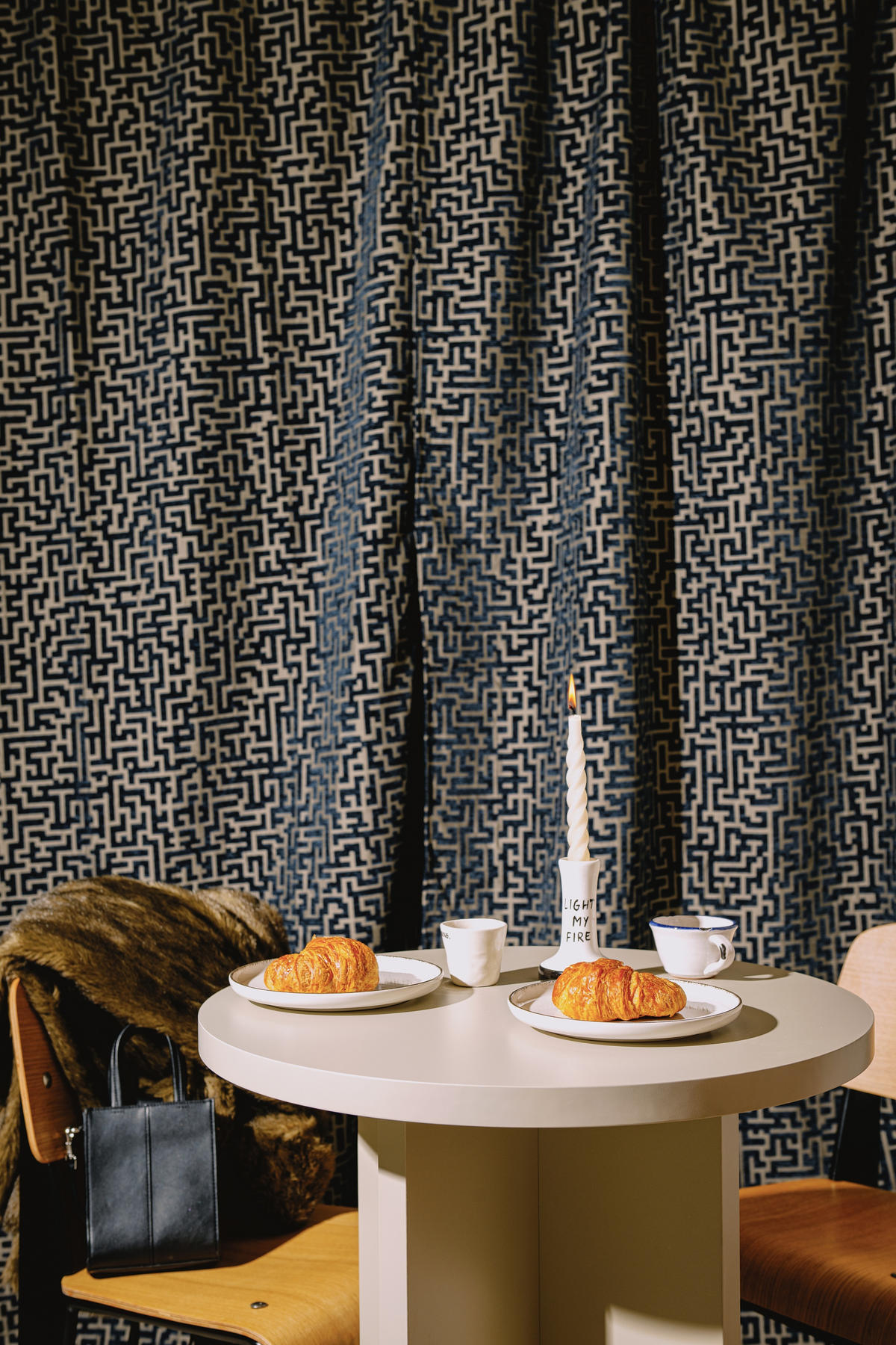 HOCHTISCH rund 60 cm Taupe CHINCHIN - Taupe, Holzwerkstoff (60/105/60cm) - RNT By Really Nice Things