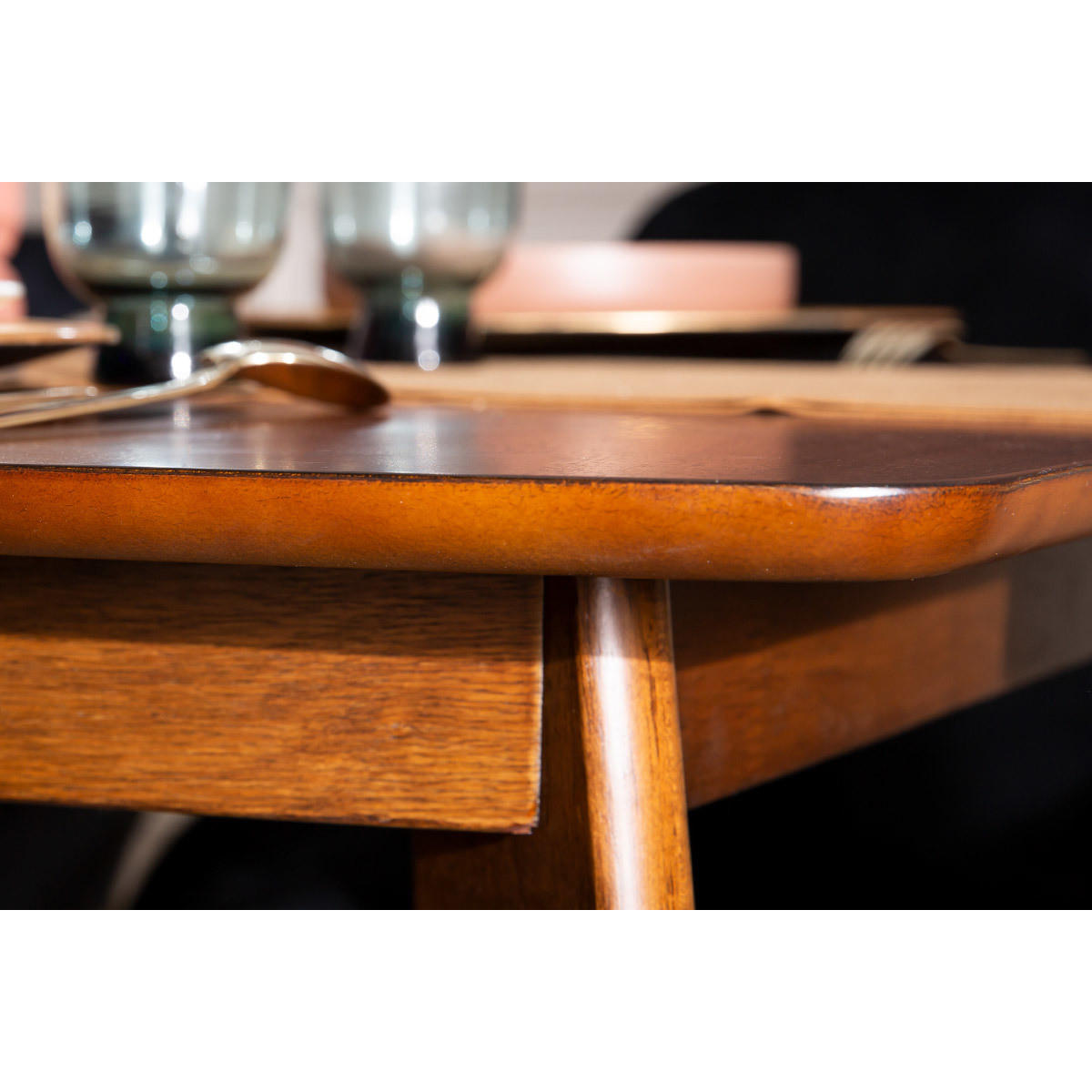 ESSTISCH Ausziehbar Skandinavisch Nussbaum L150-200 LEENA - Walnussfarben, Holz (200/90/75cm) - Miliboo