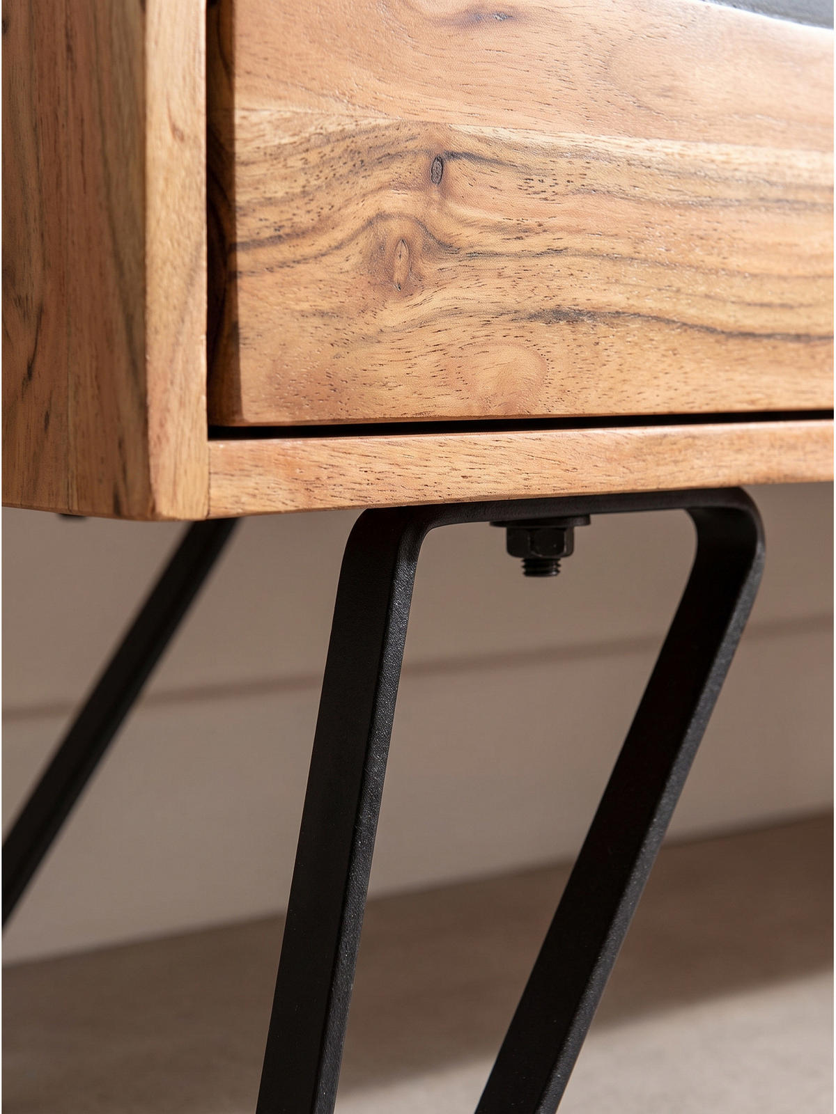 LOWBOARD BETANZOS, Akazie Massivholz, 160 x 44,5 x 50 cm - Schwarz/Akaziefarben, Holz/Metall (160/50/44.5cm) - KADIMA DESIGN
