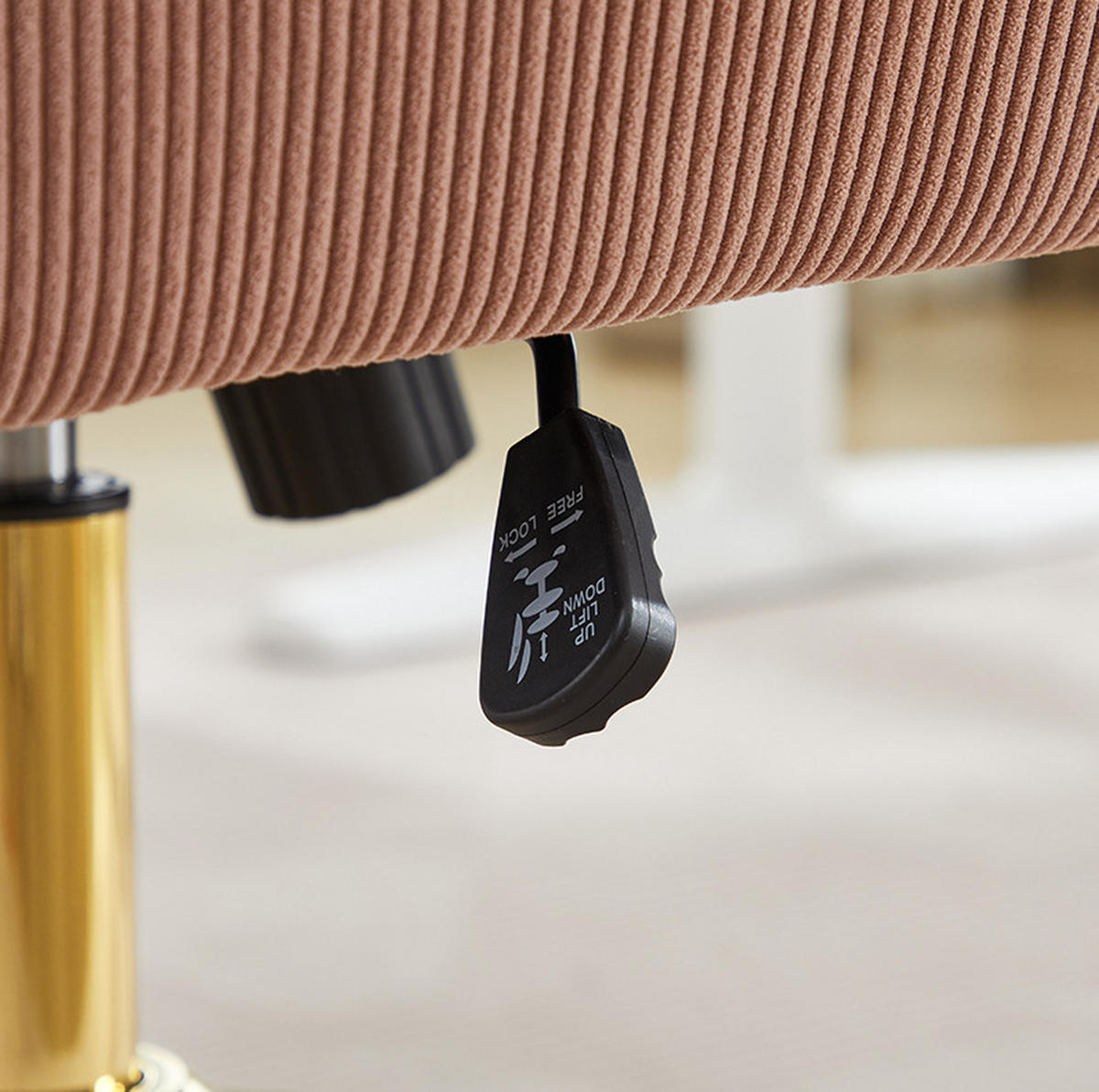 BÜRODREHSTUHL ergonomisch Cord Pink mit goldfarbener Basis - Pink, Kunststoff (61/107/64cm) - Meubliv